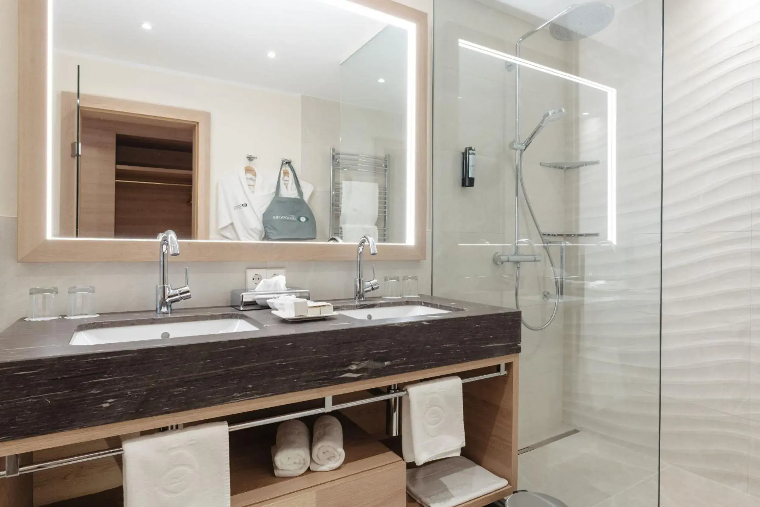 Deluxe Double Room with Balcony in DAS RONACHER Thermal Spa Hotel Deluxe Double Room with Balcony in DAS RONACHER Thermal Spa Hotel