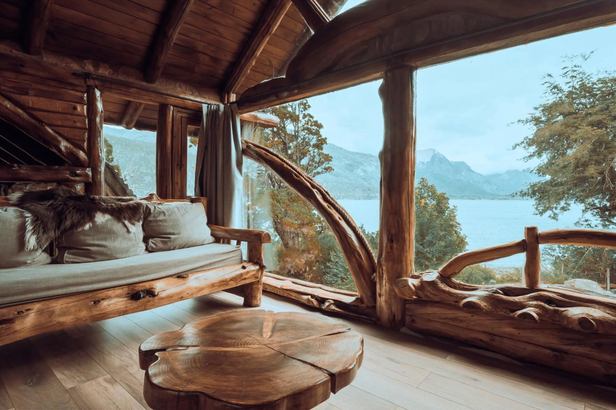 Living room in Cabañas Villa Labrador con costa de lago