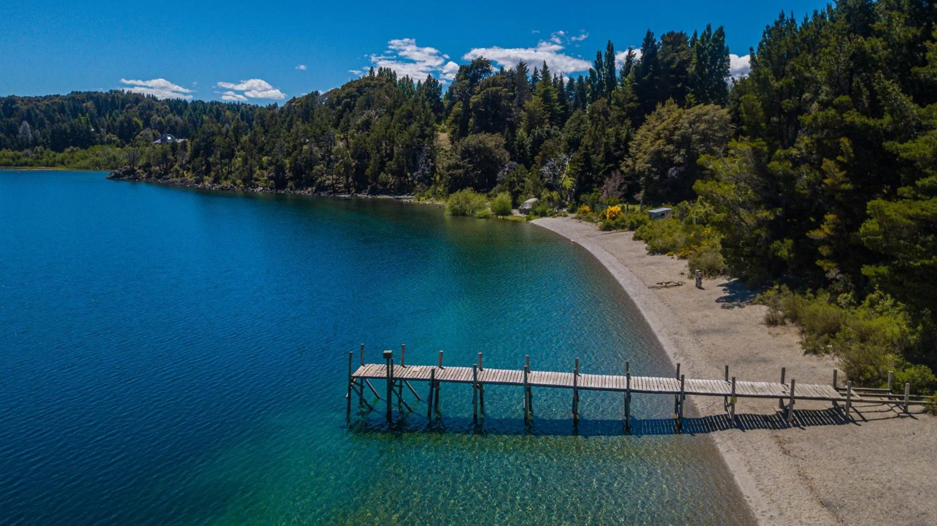 Beach in Cabañas Villa Labrador con costa de lago