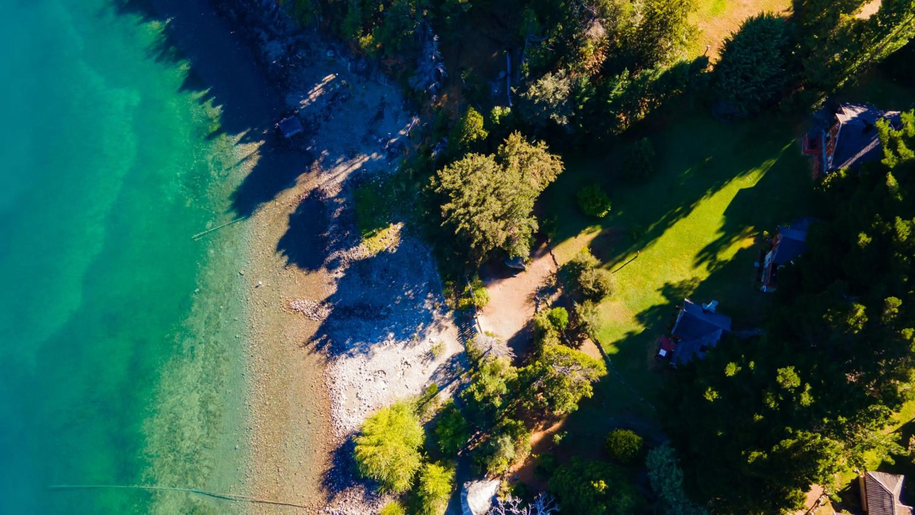 Beach in Cabañas Villa Labrador con costa de lago
