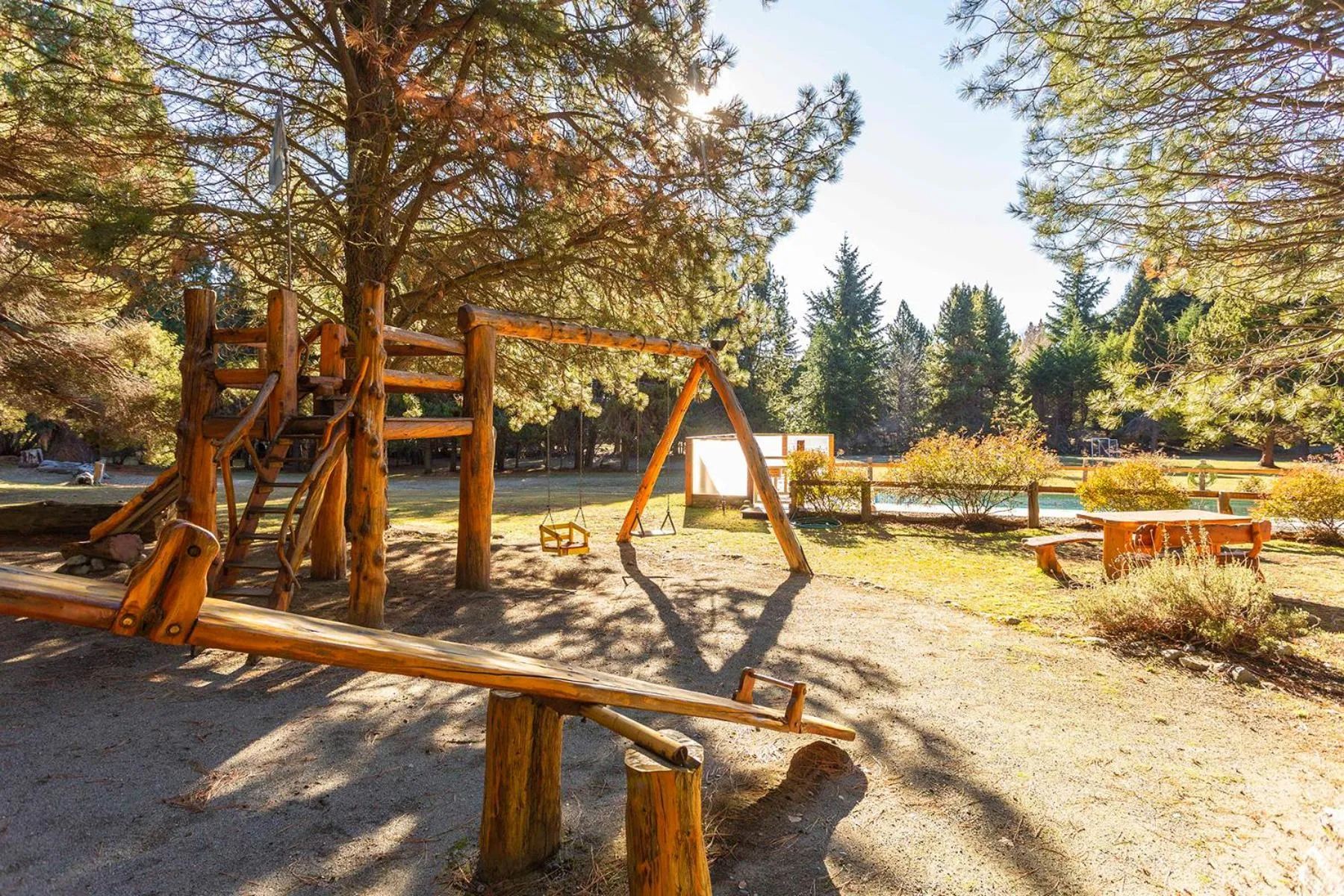 Natural landscape in Cabañas Villa Labrador con costa de lago