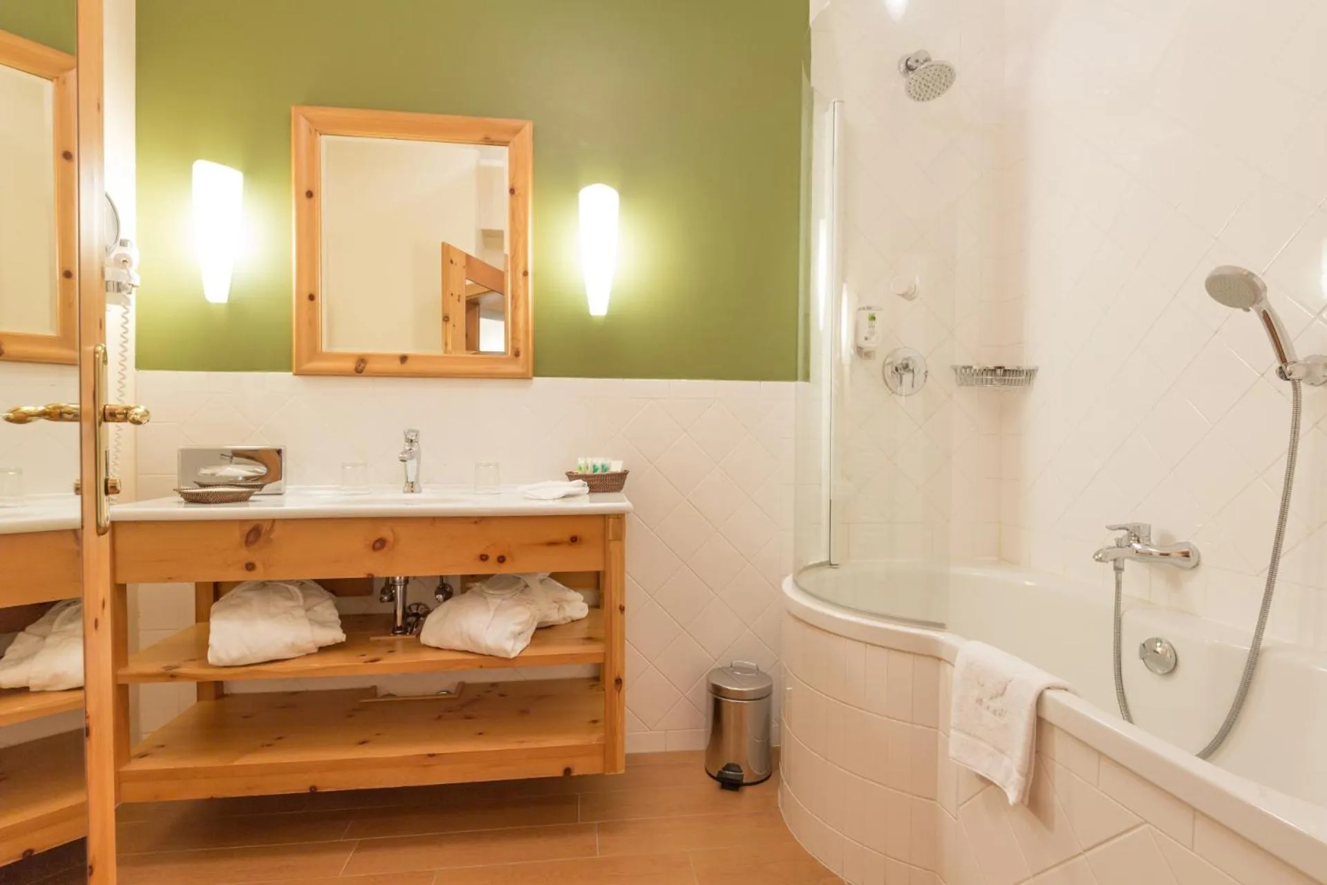 Shower in Hotel Kaiserhof Kitzbühel, 4 Sterne Superior