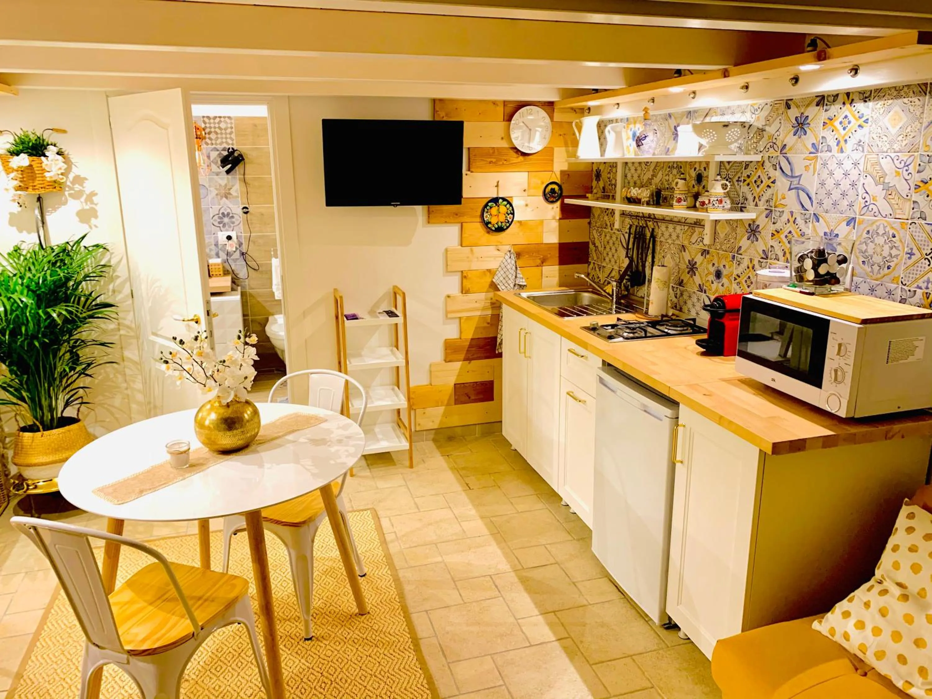 Kitchen or kitchenette in Dimore Chialè