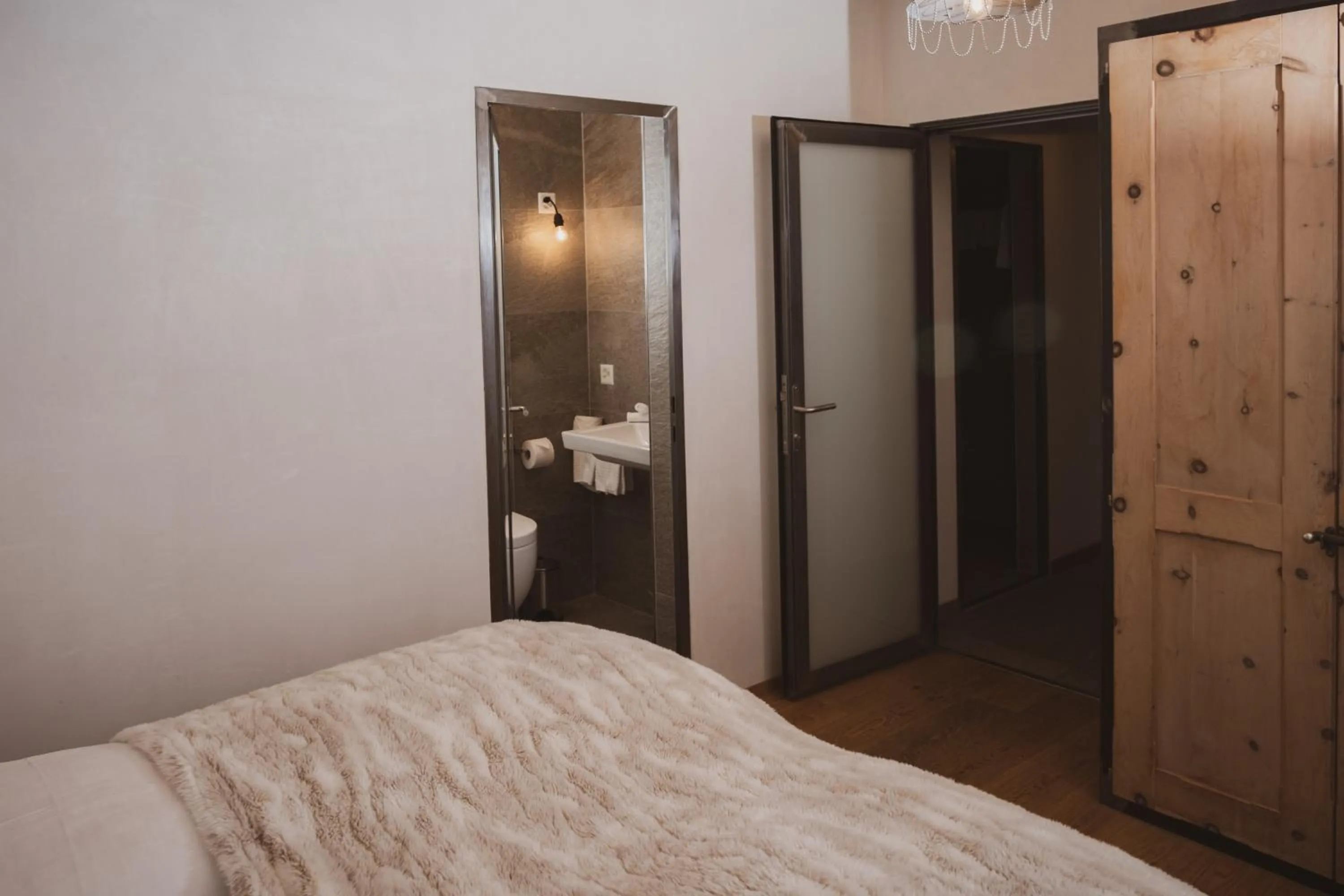 Bathroom, Bed in Backstage Hotel Serviced Apartments