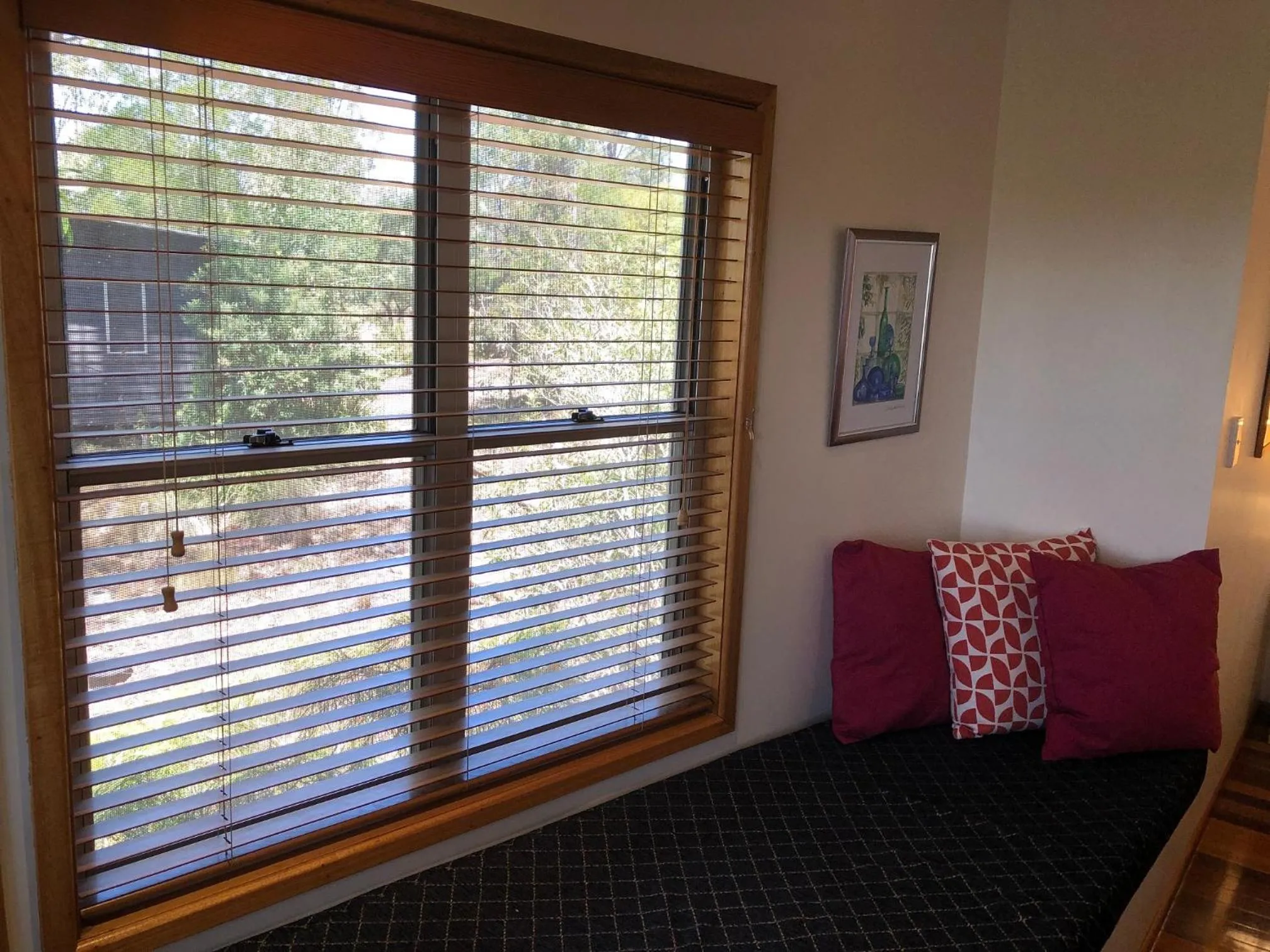 Seating area in Redrock Retreat
