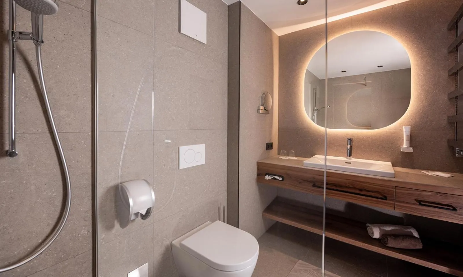 Shower in Hotel Königgut