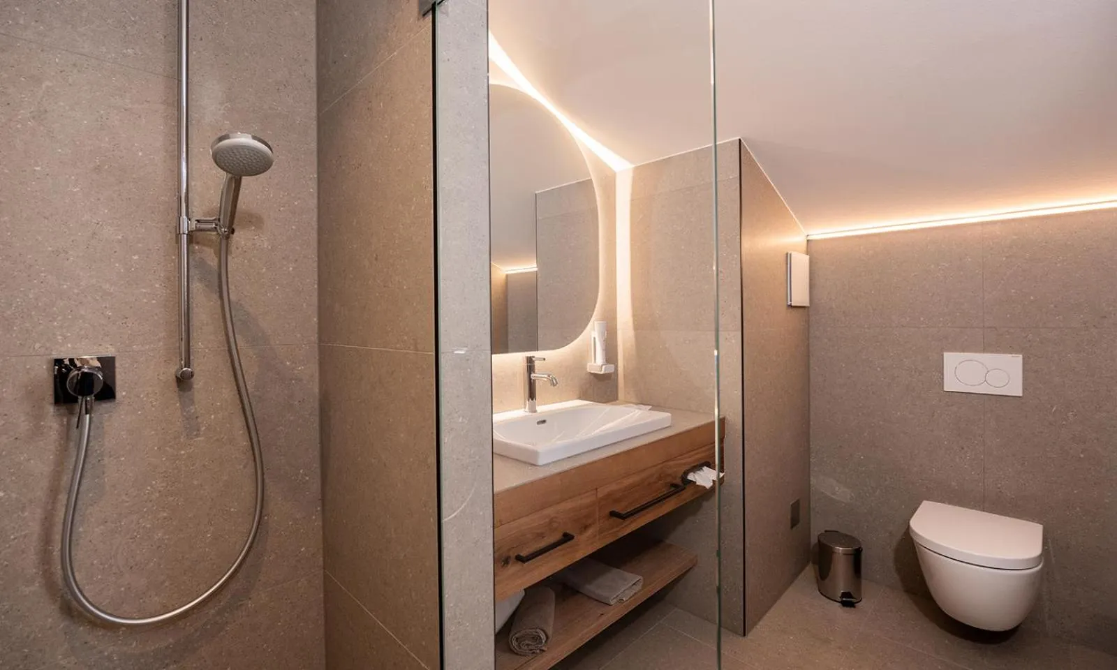 Shower in Hotel Königgut