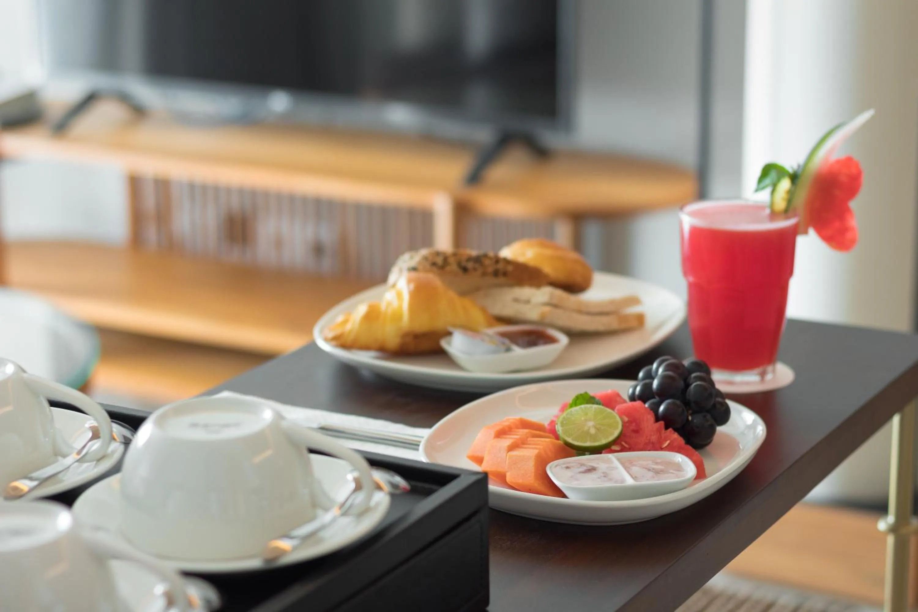 Food and drinks in Beachwalk Residence