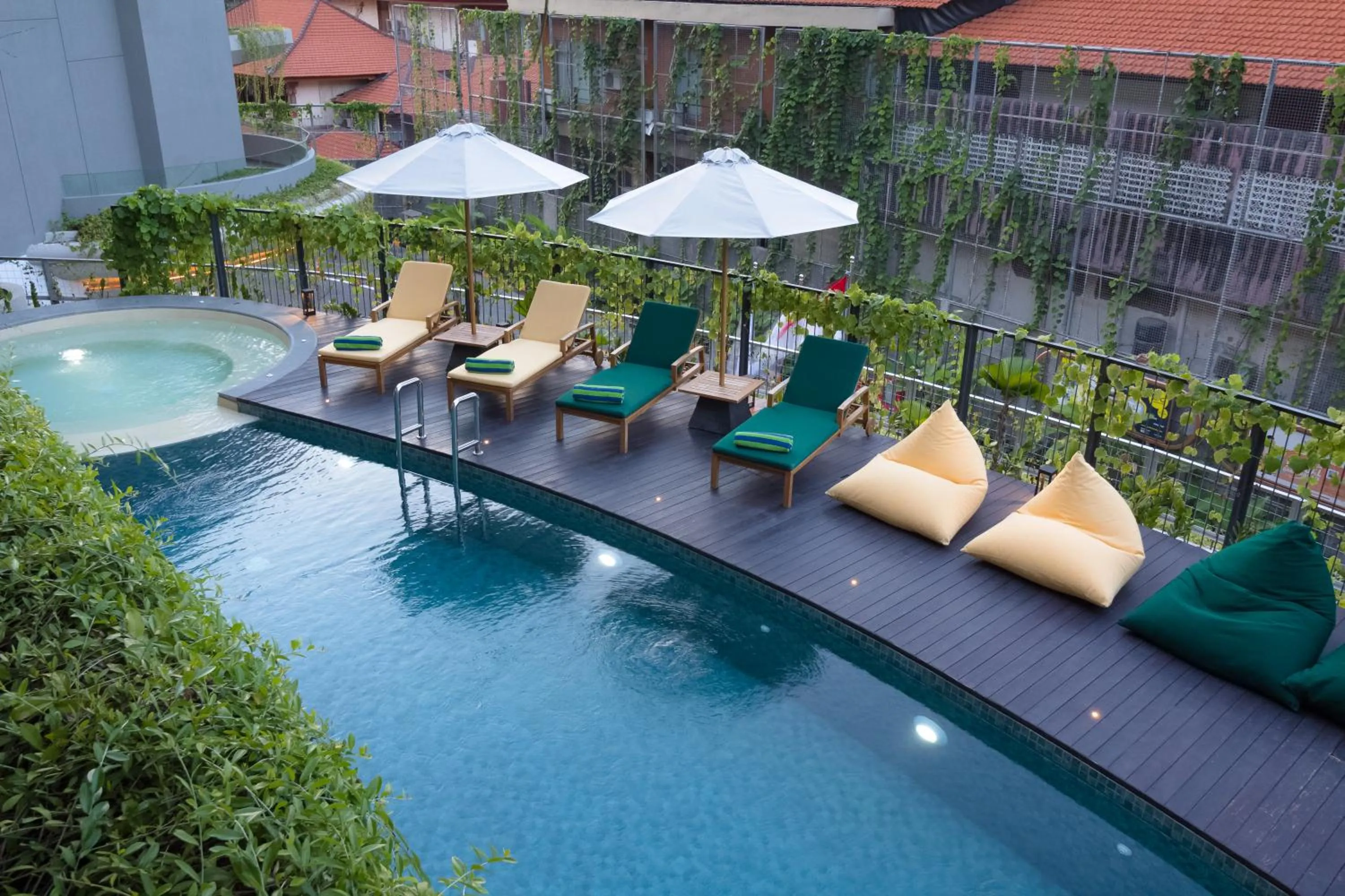 Swimming pool in Beachwalk Residence