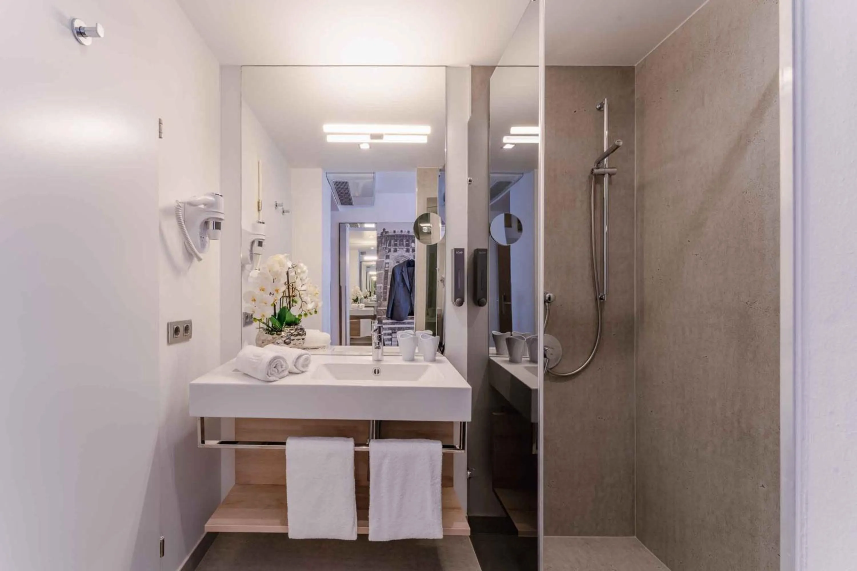 Shower in PLAZA INN Wien Gasometer