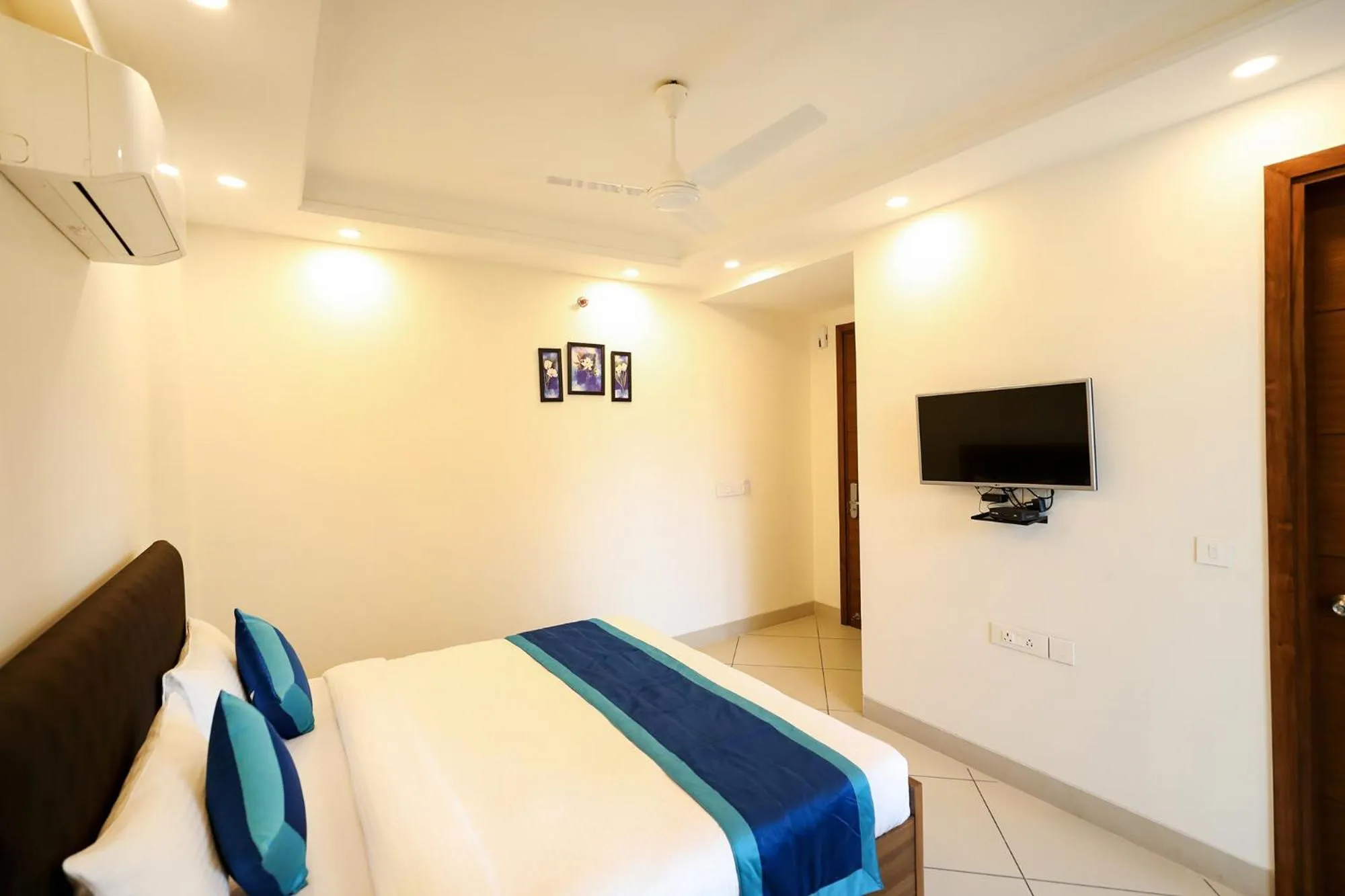 Bed in FabHotel La Paz Stay B&B