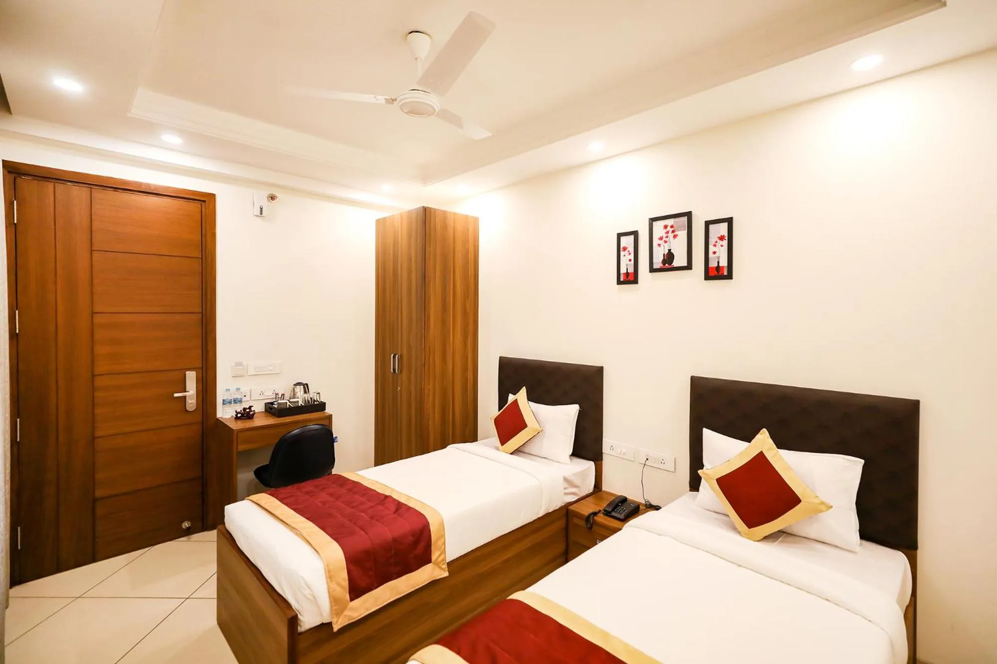 Bed in FabHotel La Paz Stay B&B