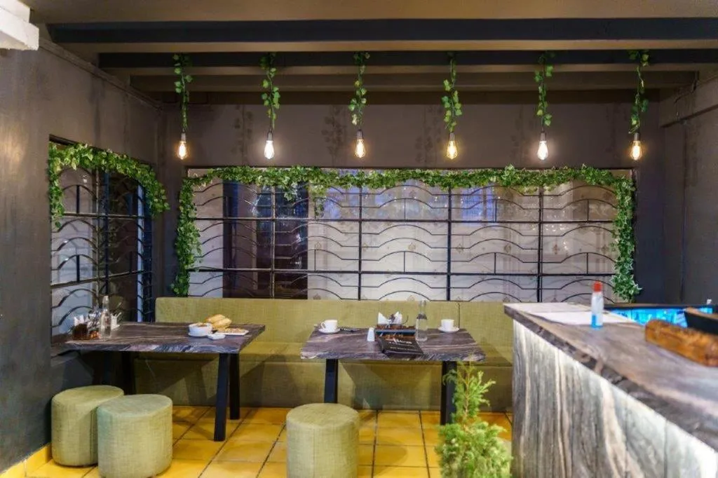 Restaurant/places to eat in Olive By Tej Hotel And Resorts