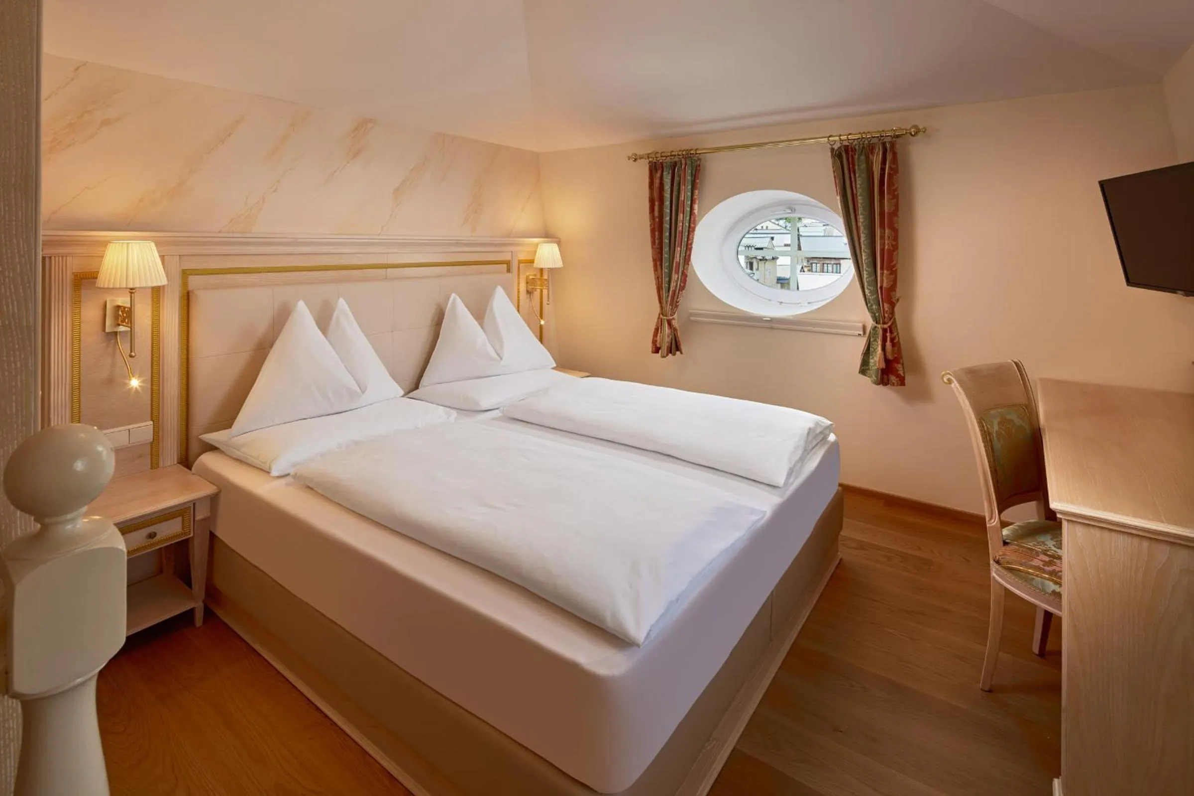 Photo of the whole room, Bed in Grand Hotel Zell am See