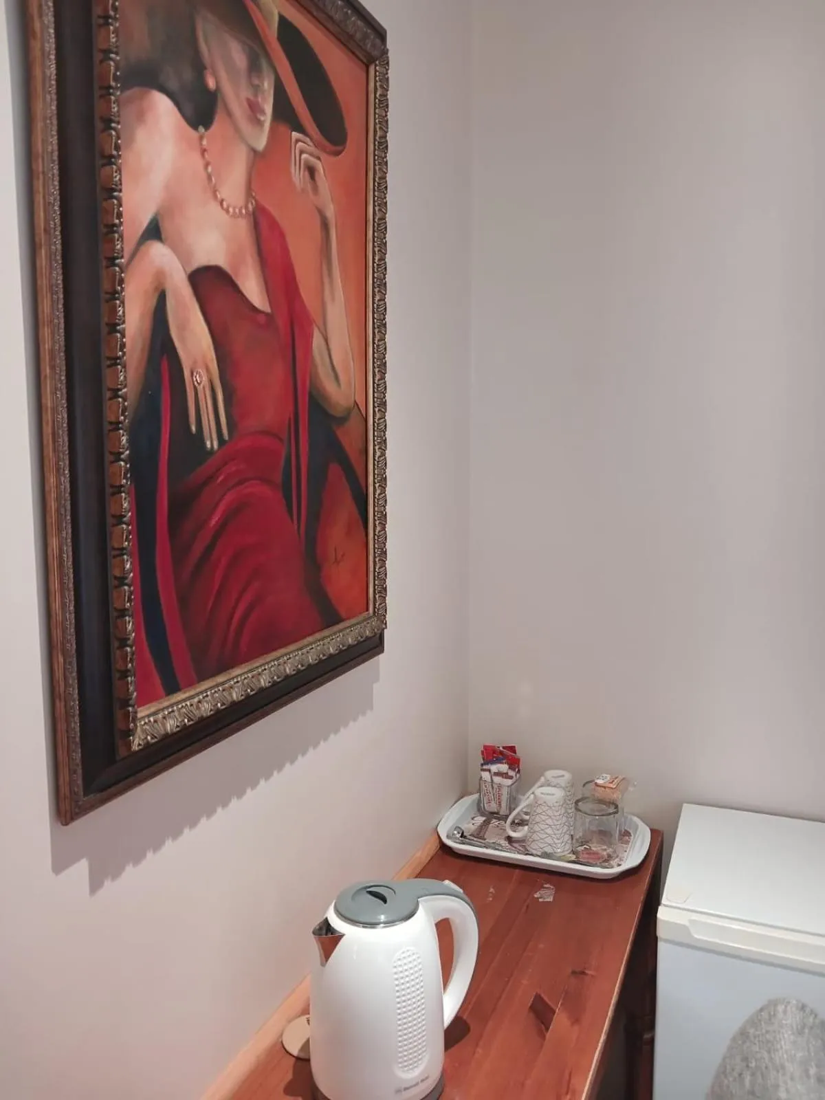 room service in AVIENTO Guesthouse