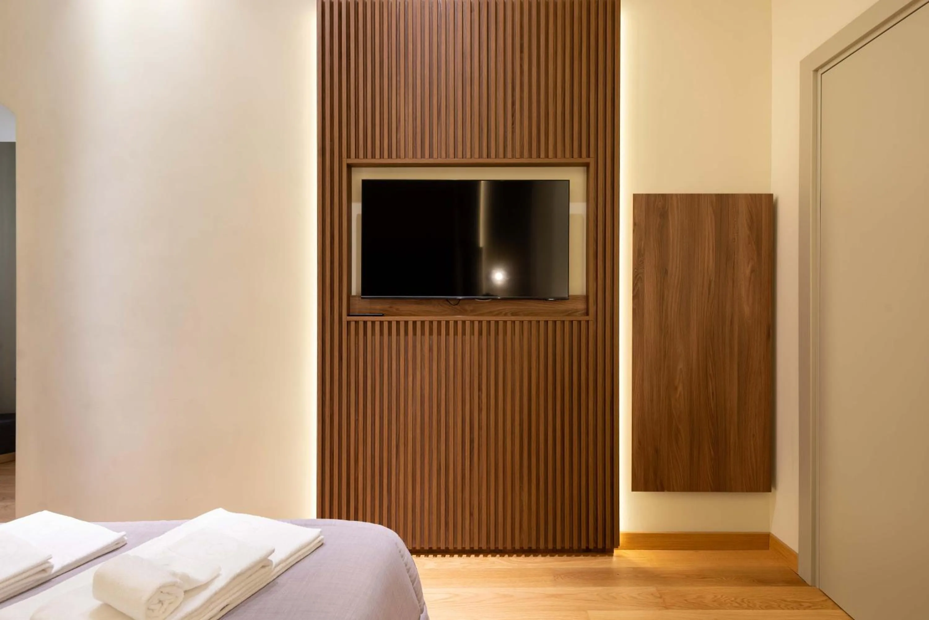 TV and multimedia, Bed in ELICAL Exclusive Private Suites