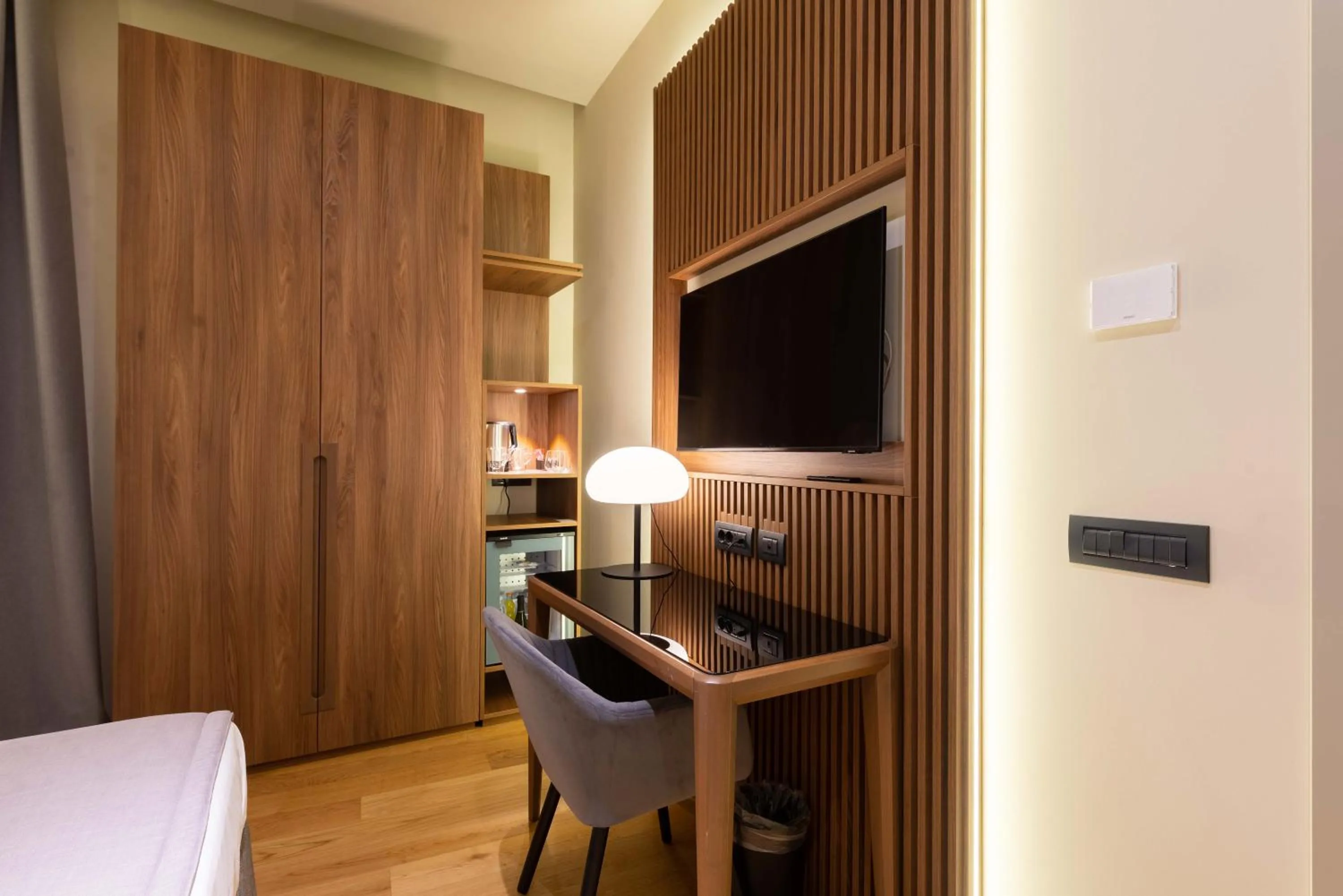TV and multimedia in ELICAL Exclusive Private Suites