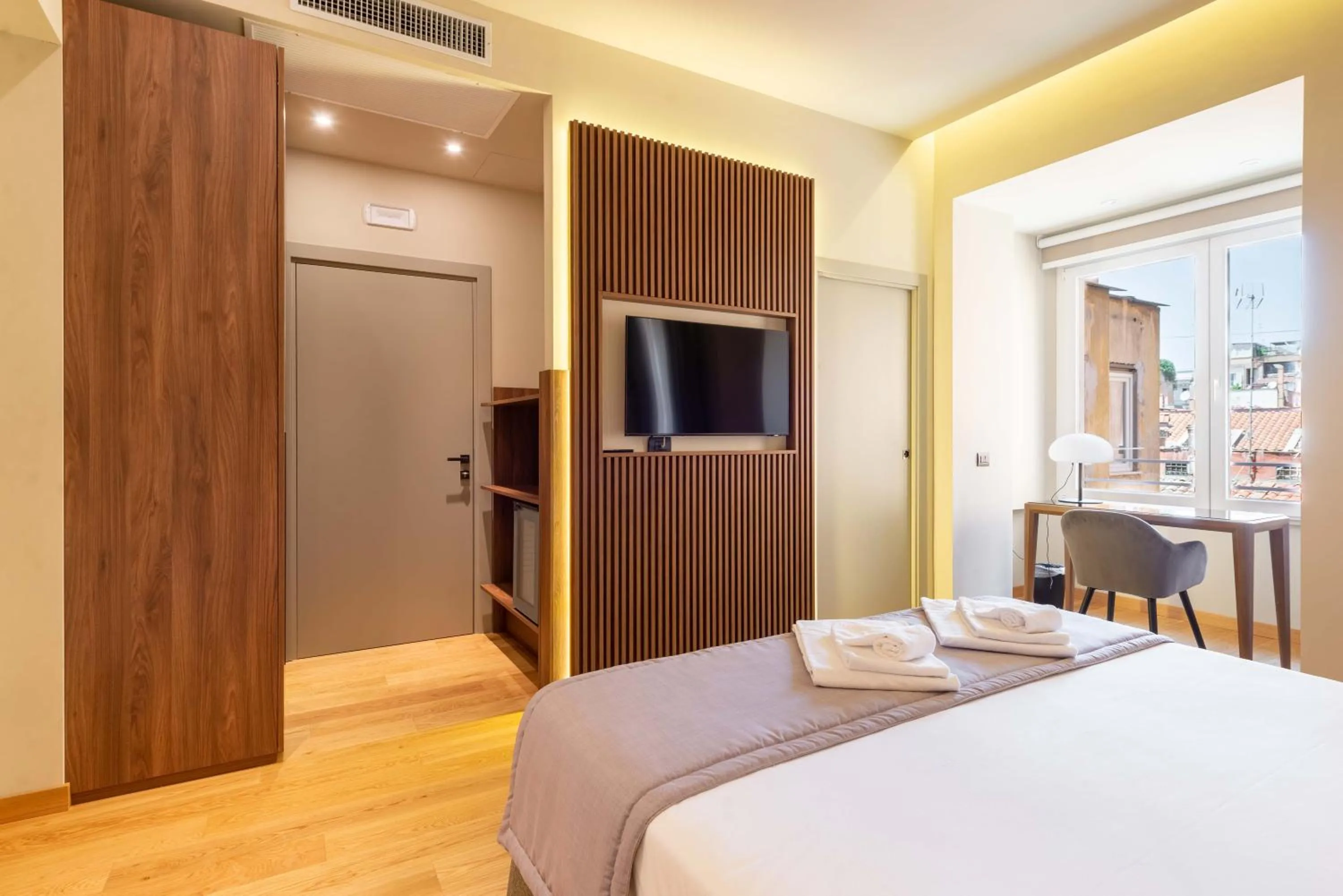 Photo of the whole room, Bed in ELICAL Exclusive Private Suites