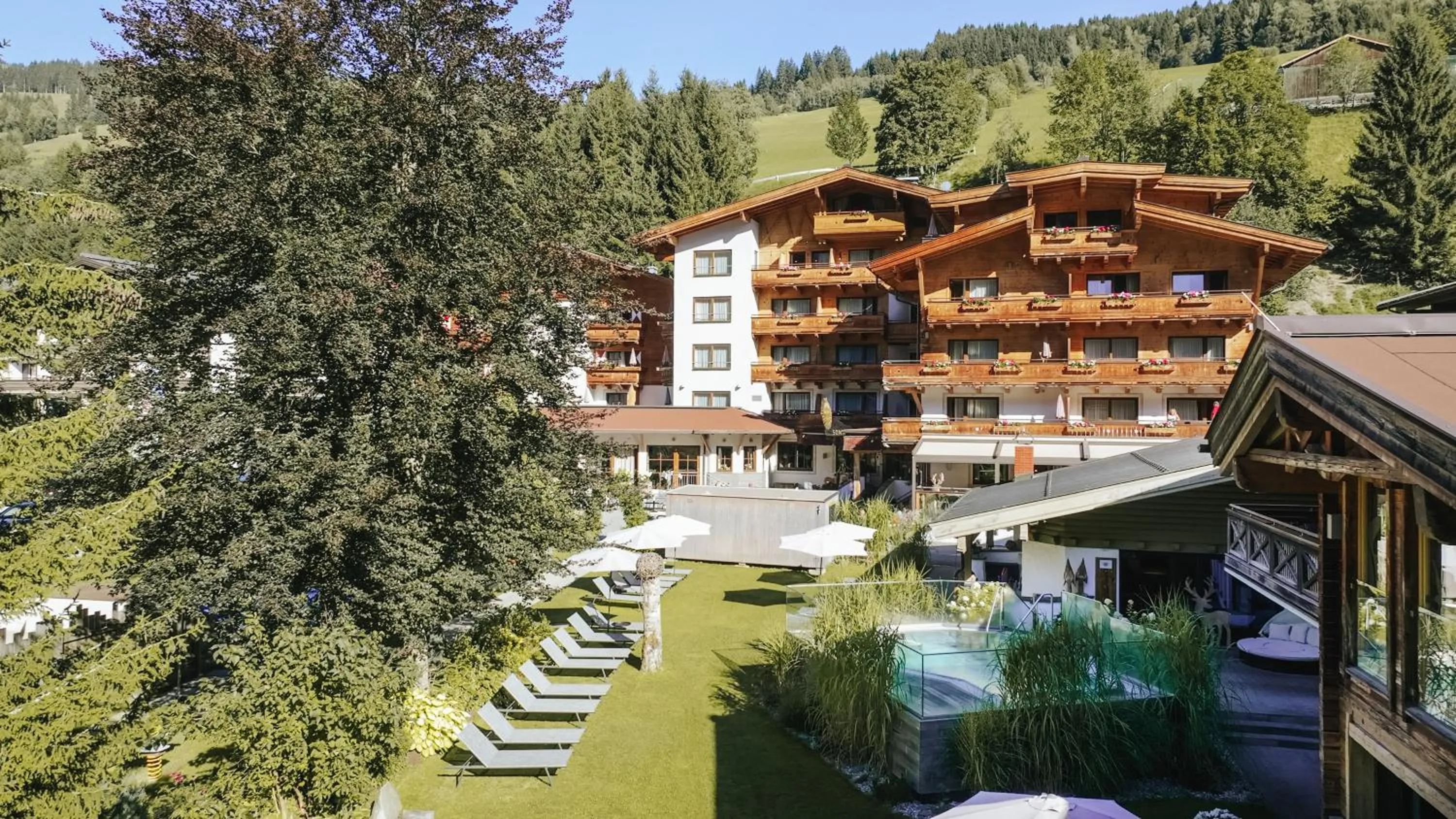 Property building in Hotel DIE SONNE