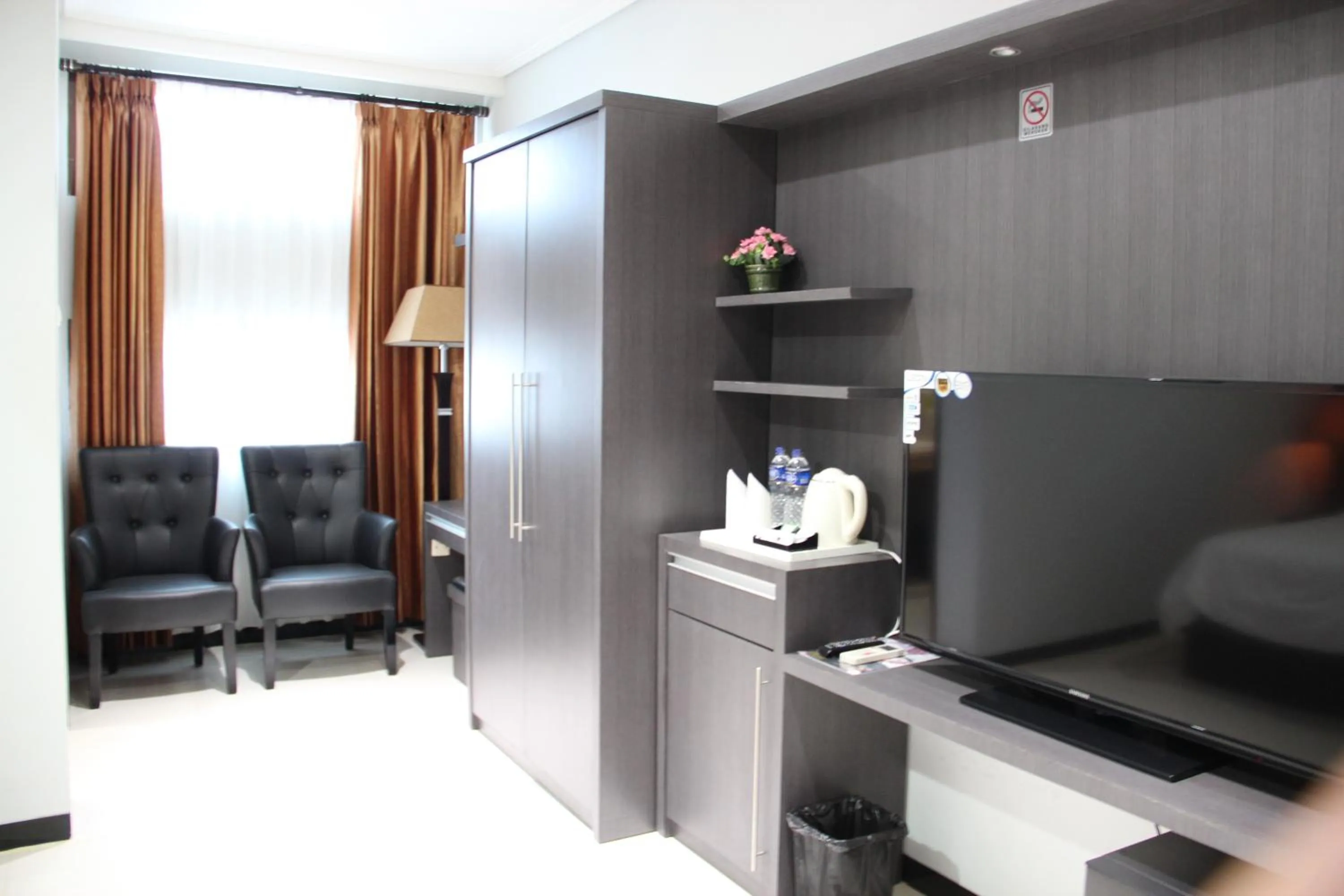 TV and multimedia in Hotel Victory Bandung