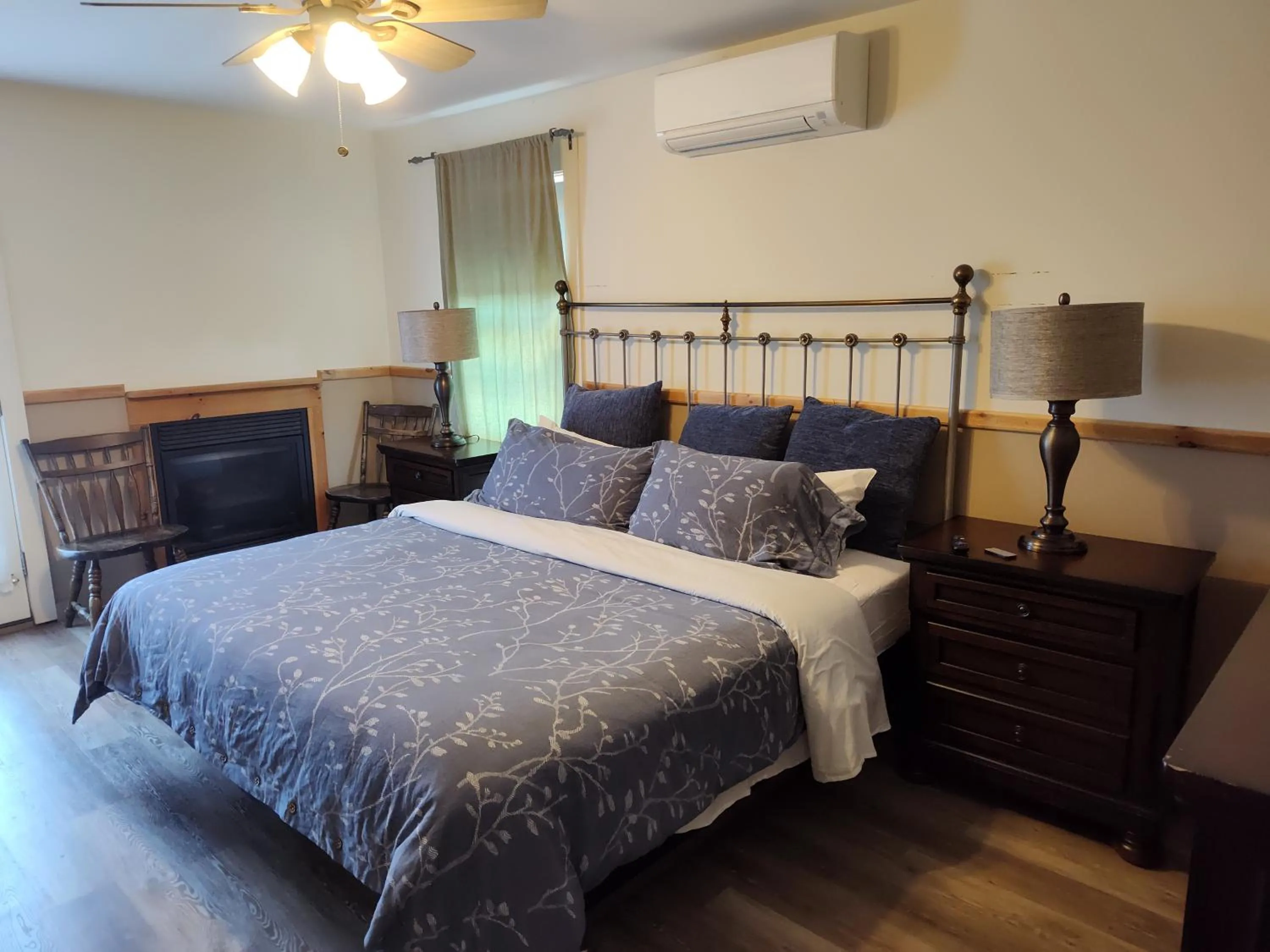 Bed in Doveberry Inn