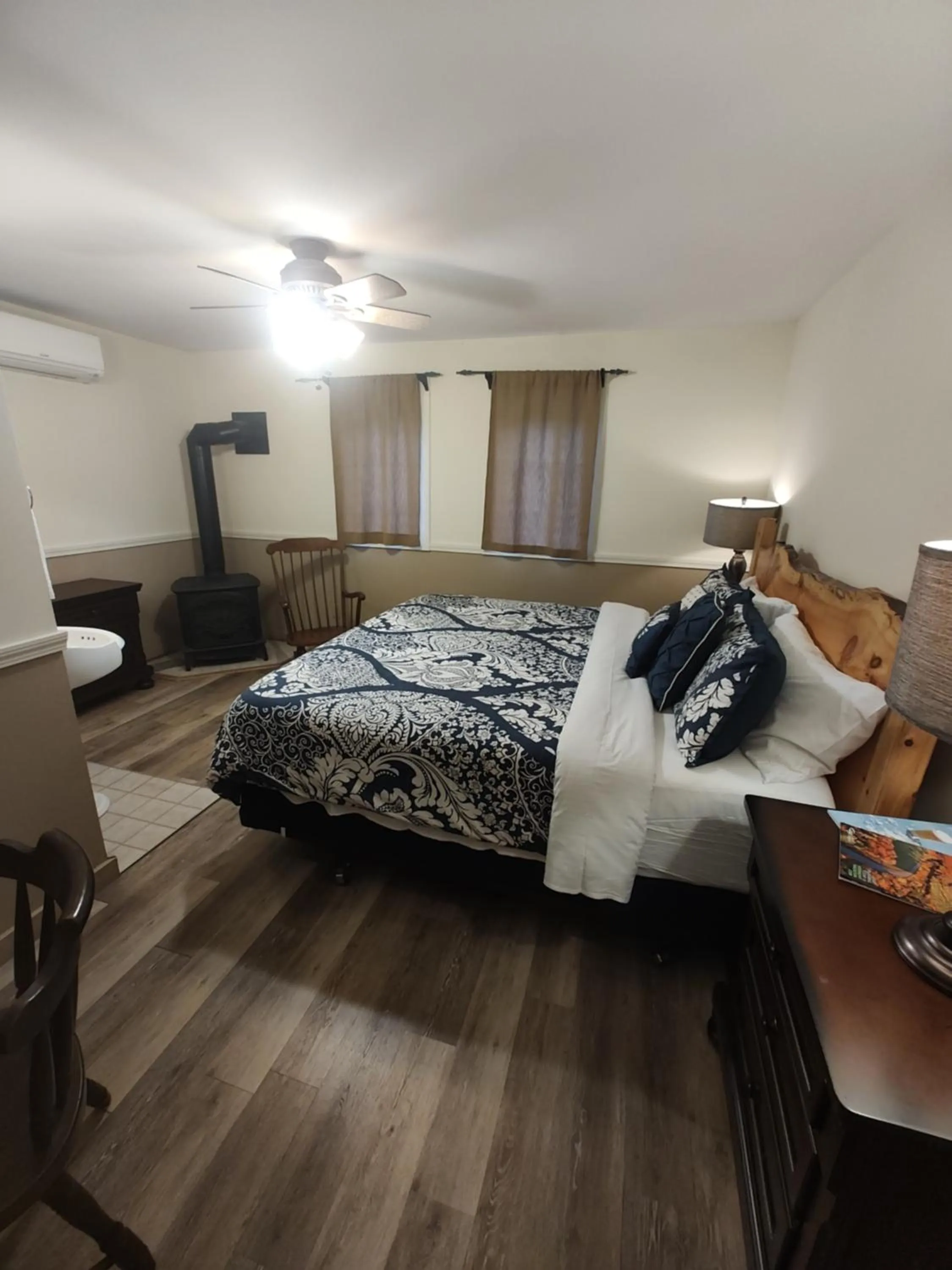 Bed in Doveberry Inn