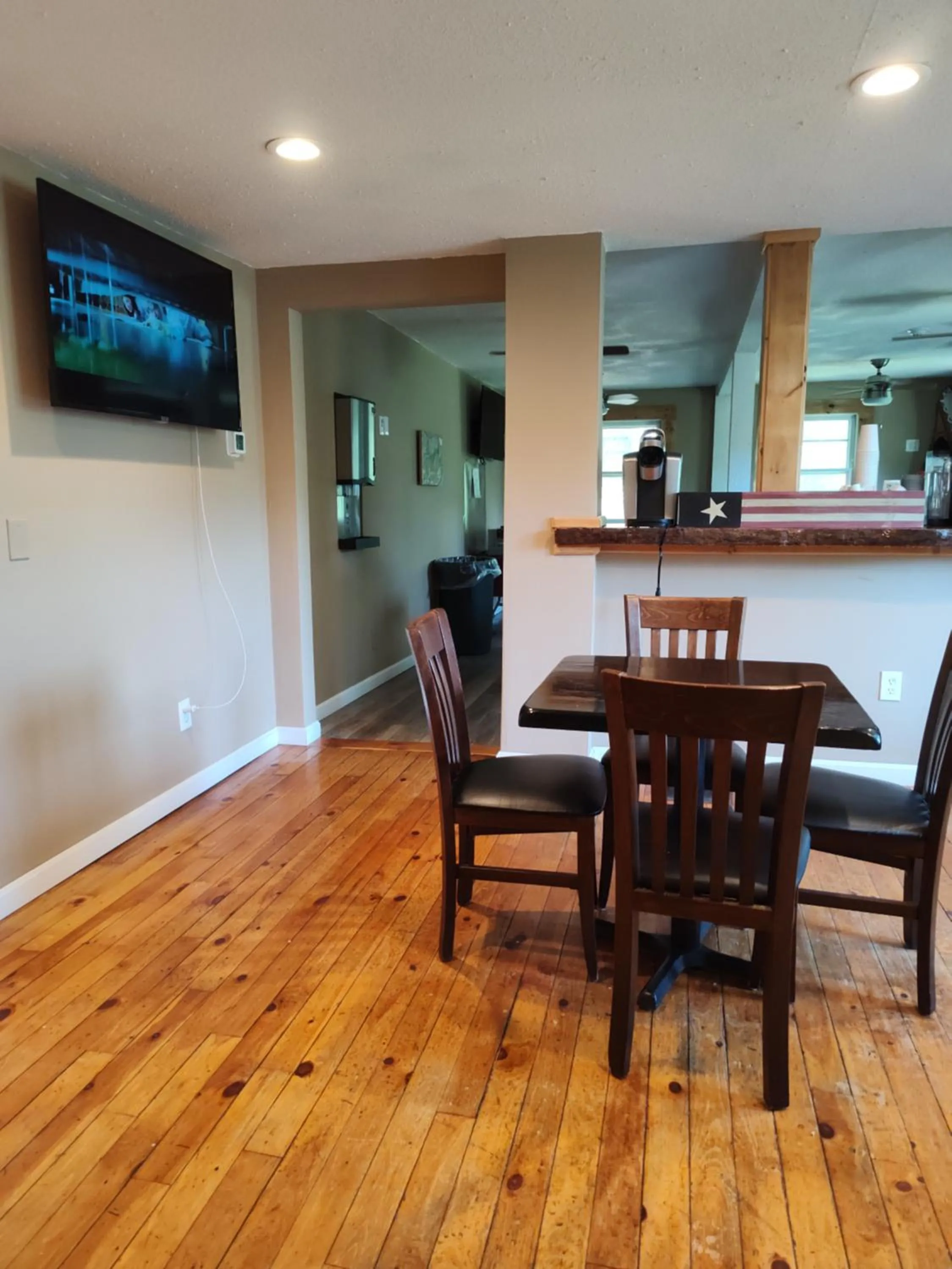 Communal lounge/ TV room in Doveberry Inn