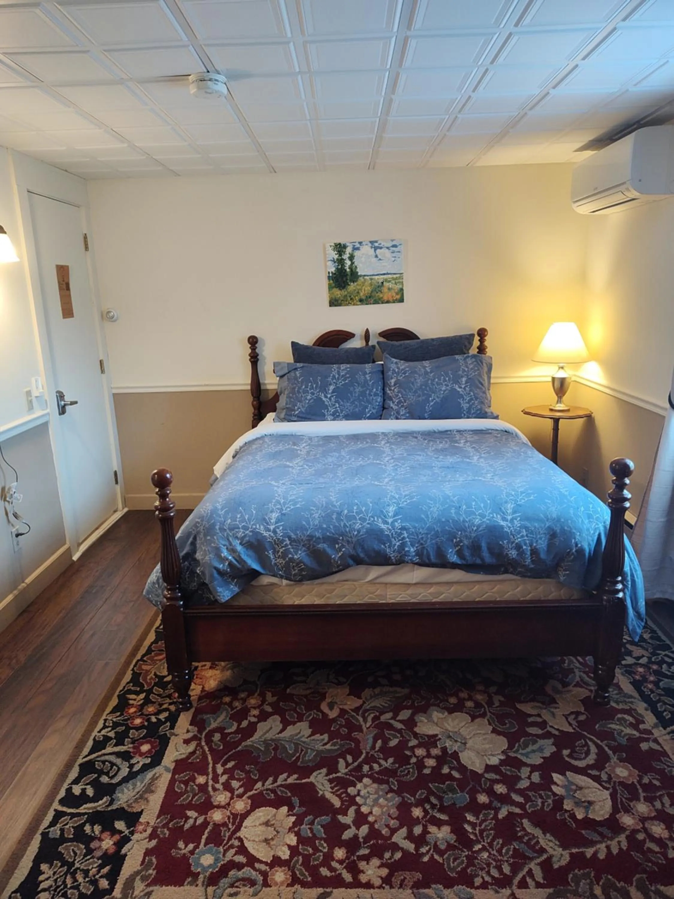 Bed in Doveberry Inn