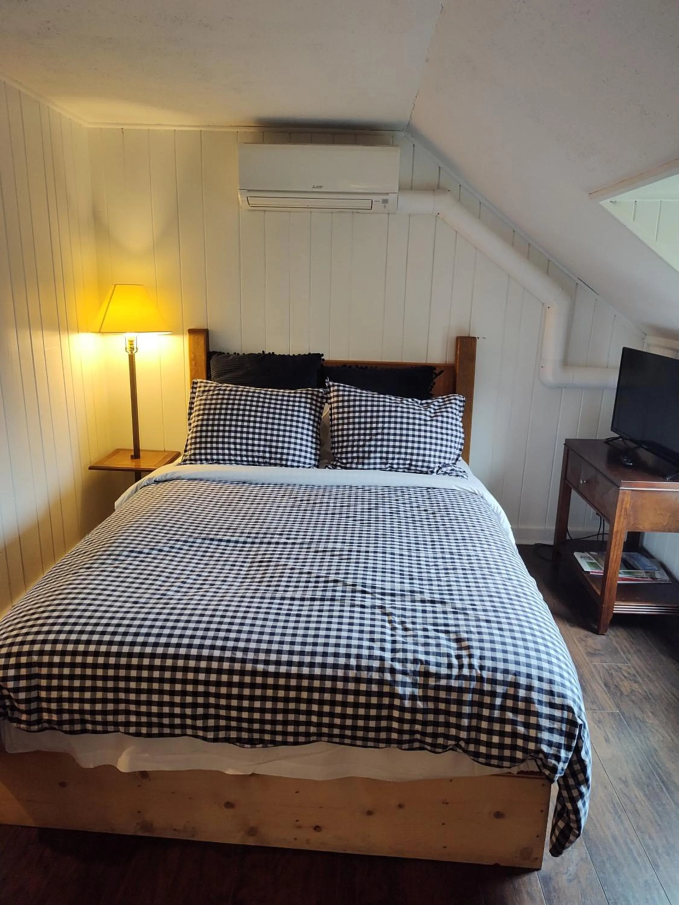 Bed in Doveberry Inn