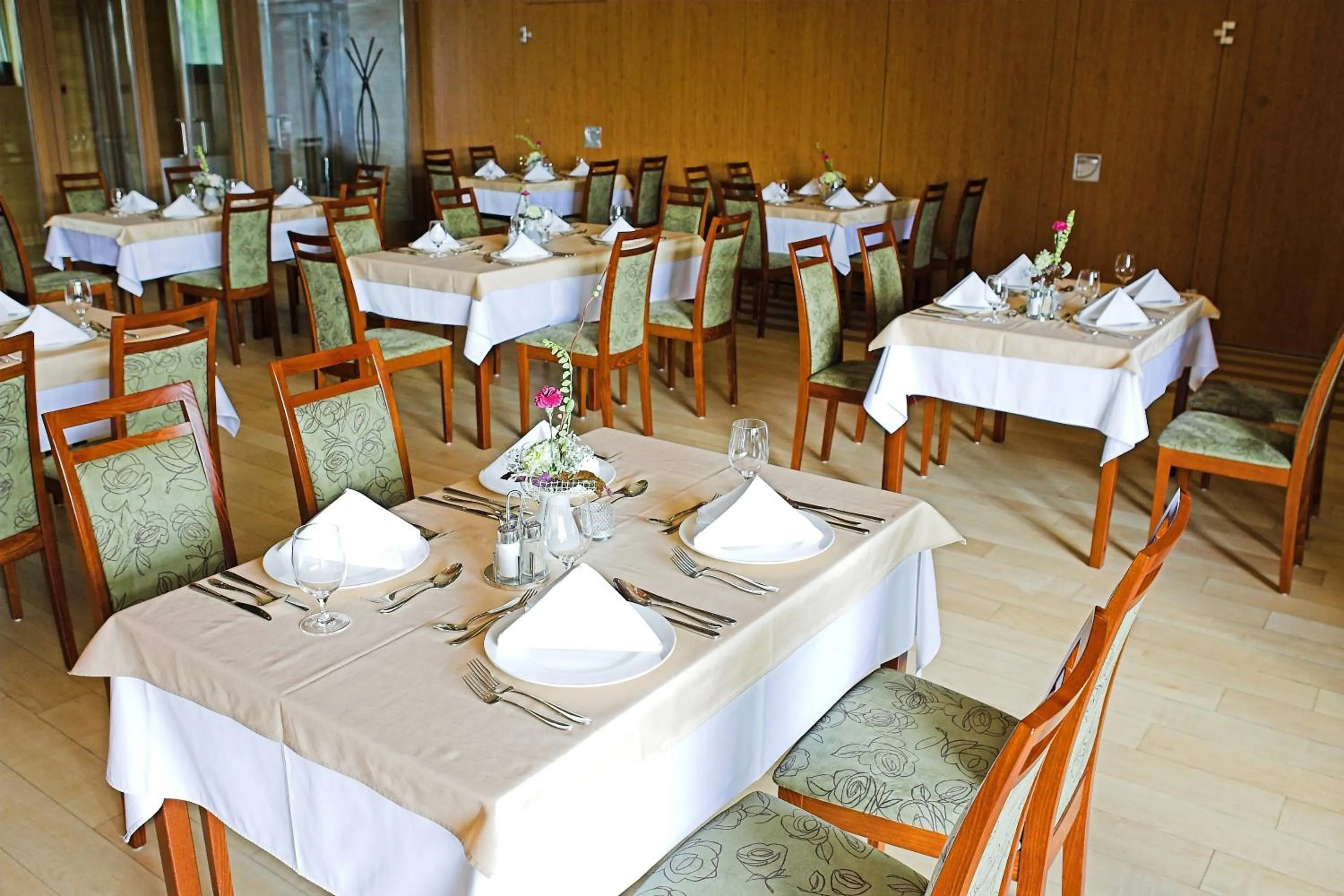 Restaurant/places to eat in Völgyikút Ház