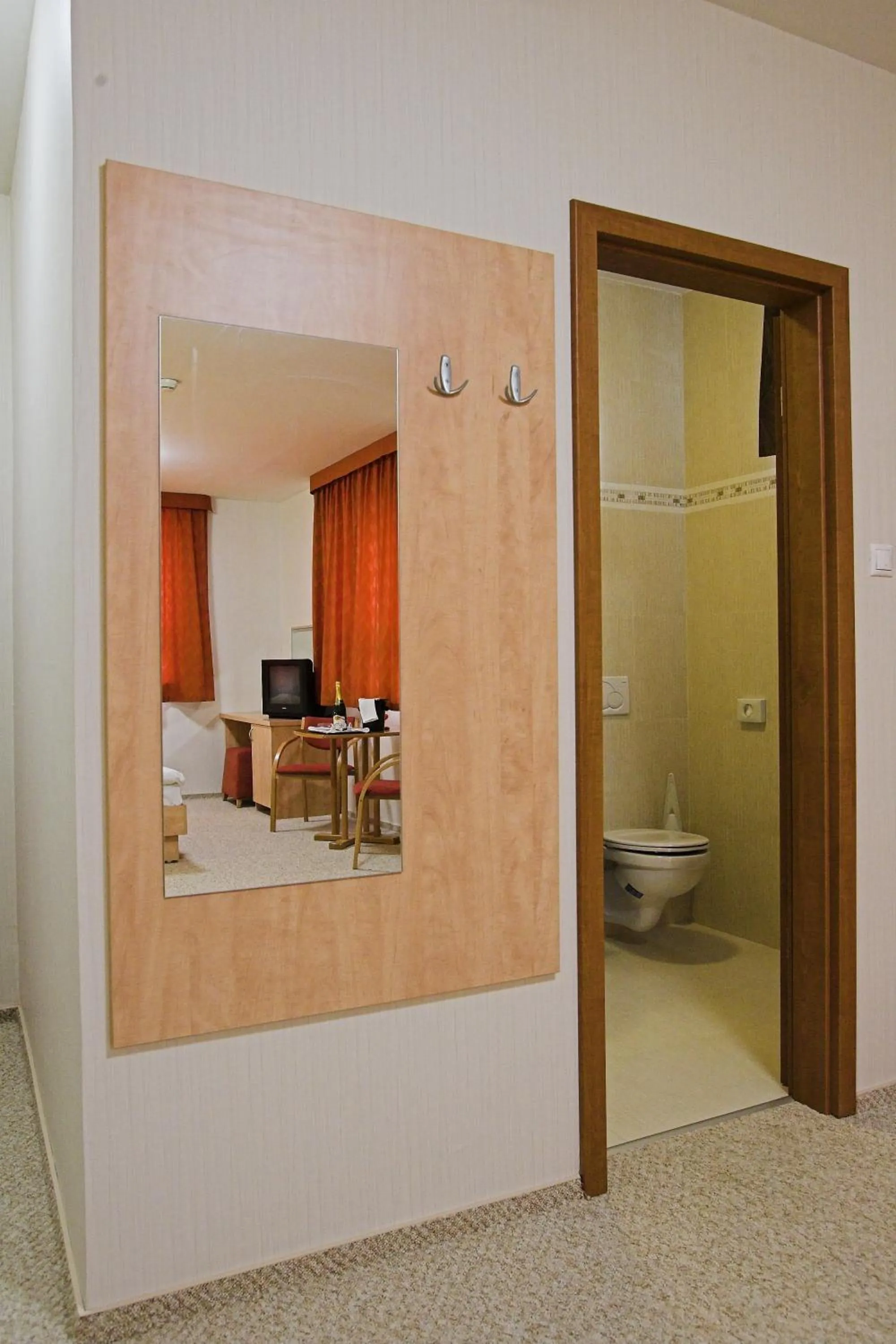 Decorative detail in Völgyikút Ház