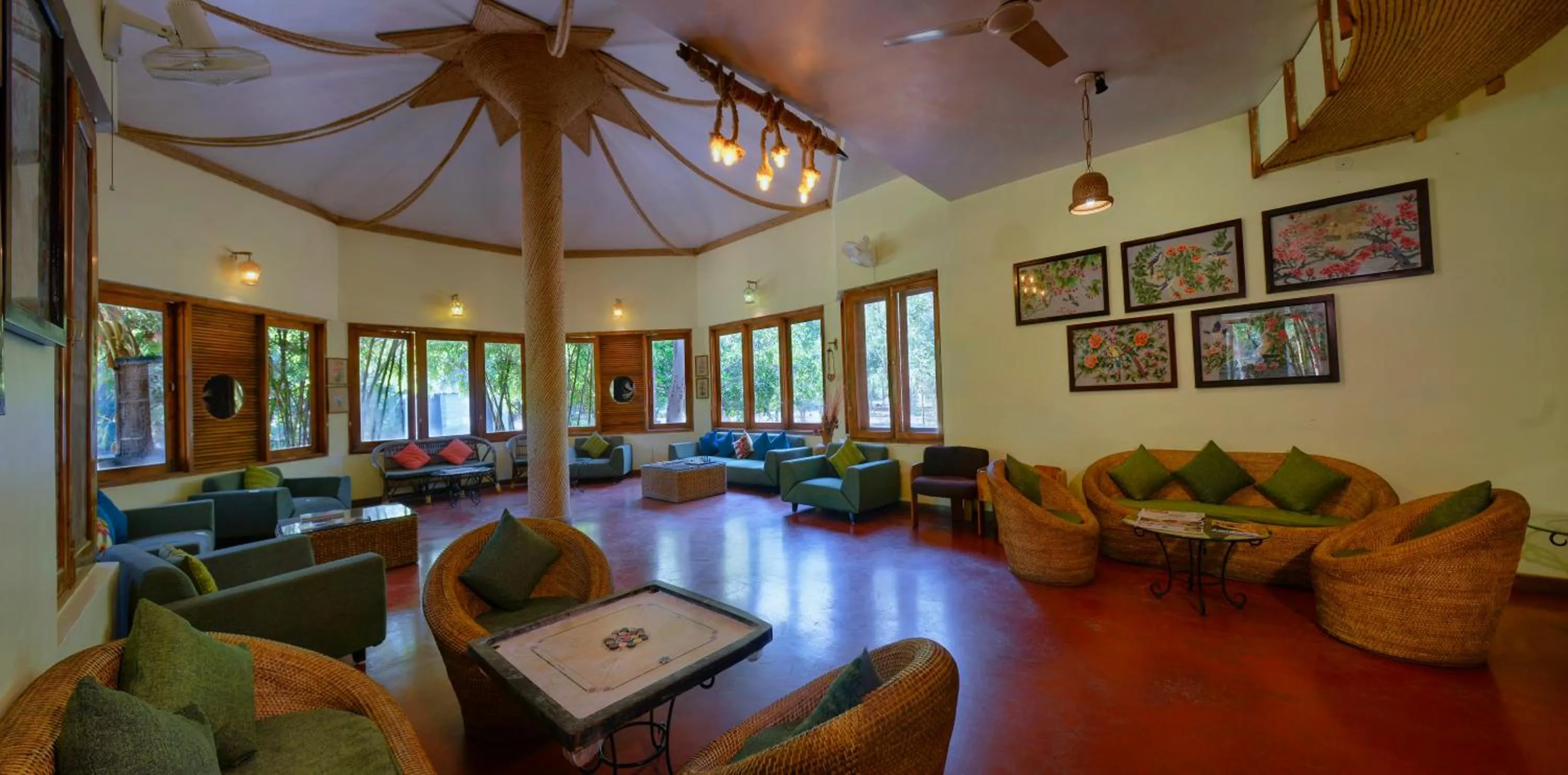 Communal lounge/ TV room in Pench Jungle Camp