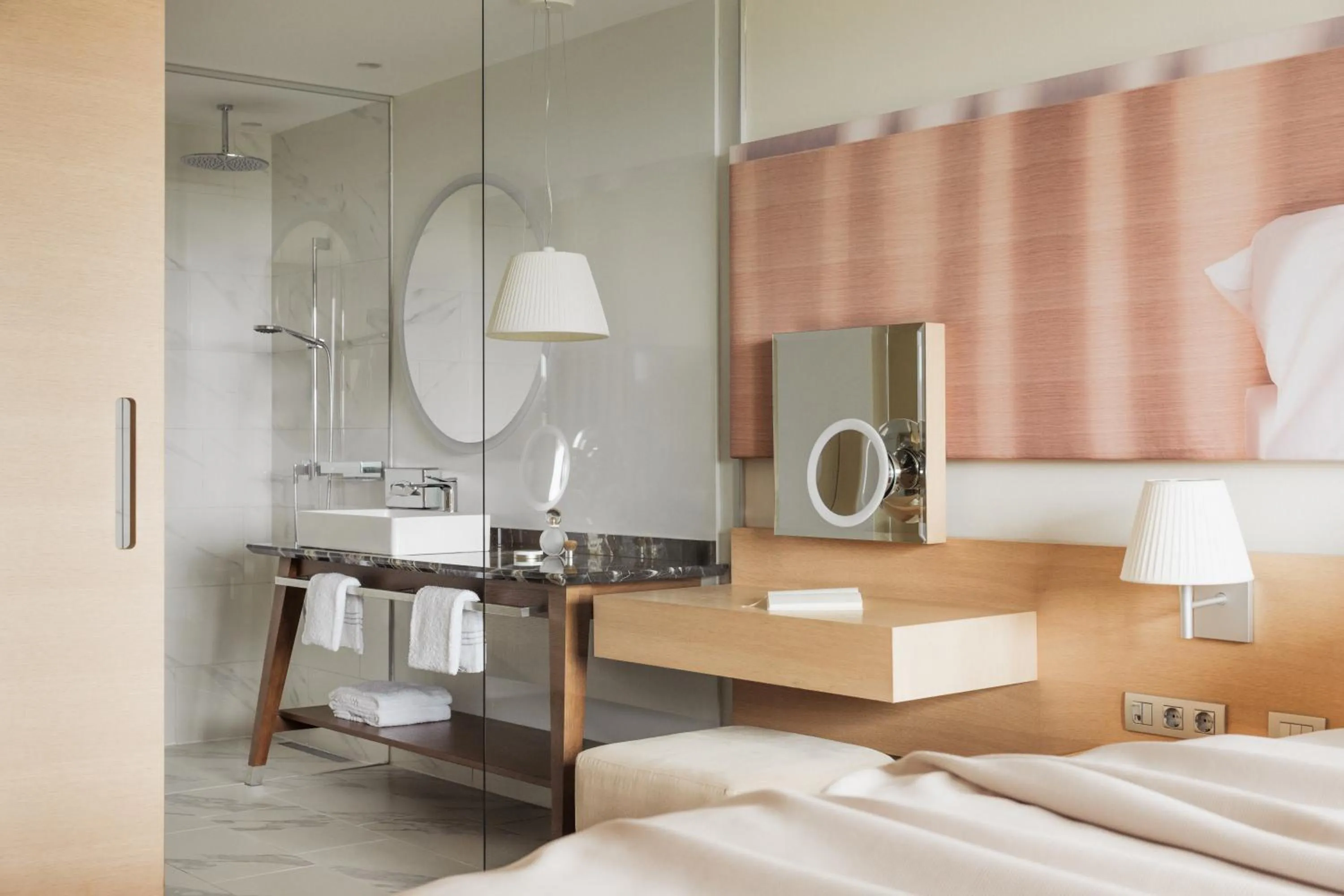 Shower, Bed in Falkensteiner Balance Resort Stegersbach - Adults only