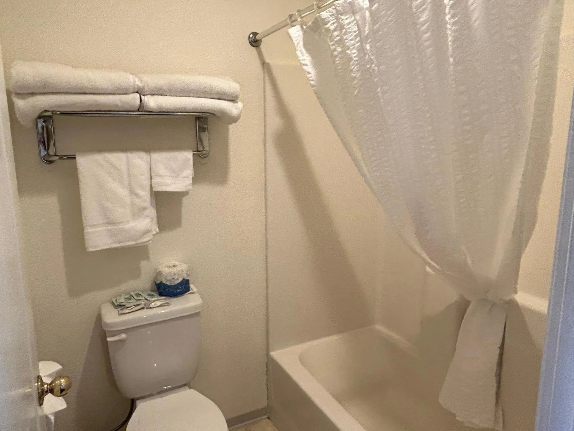 Standard Queen Room in Bayview Inn