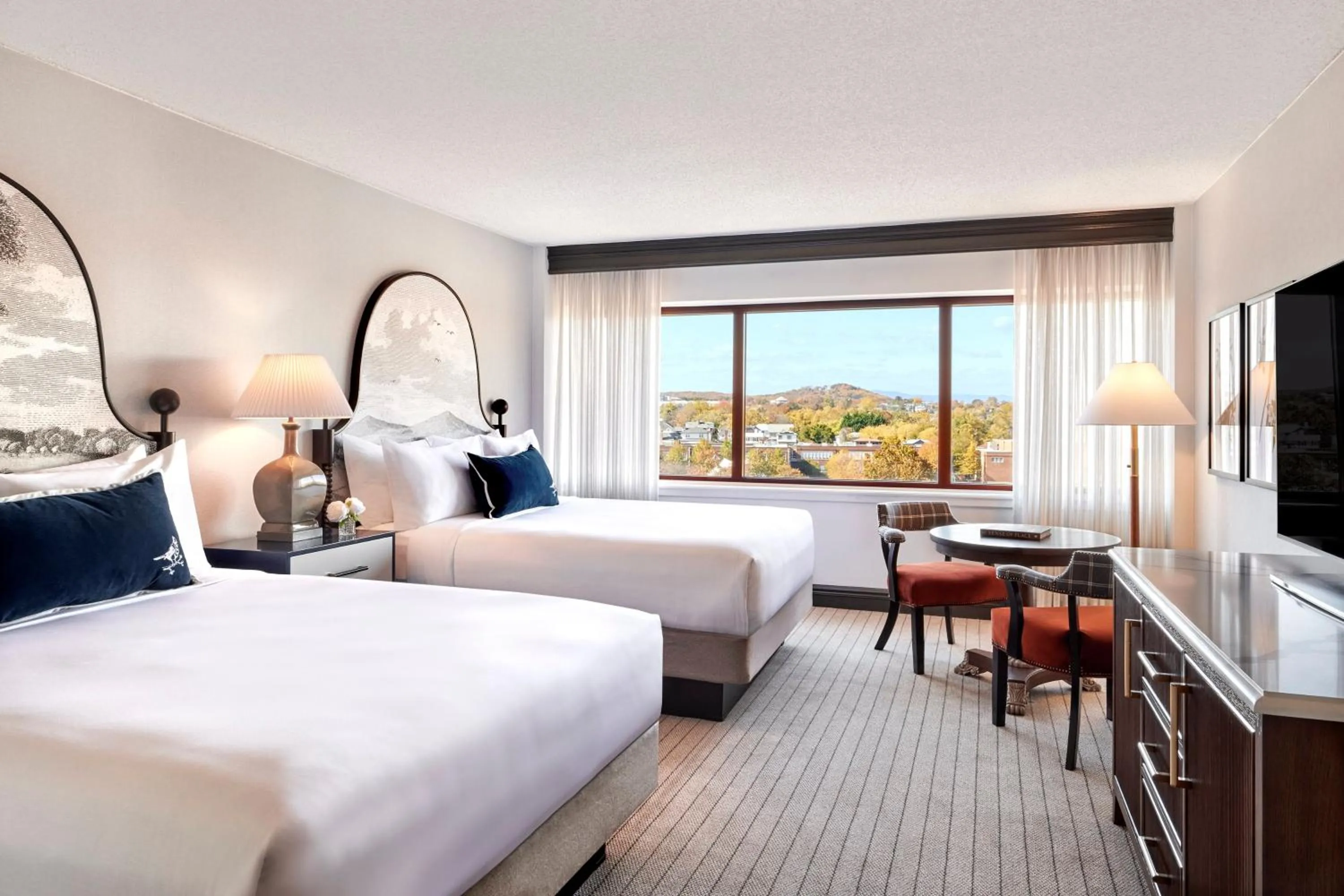 Bedroom, Bed in Omni Charlottesville Hotel