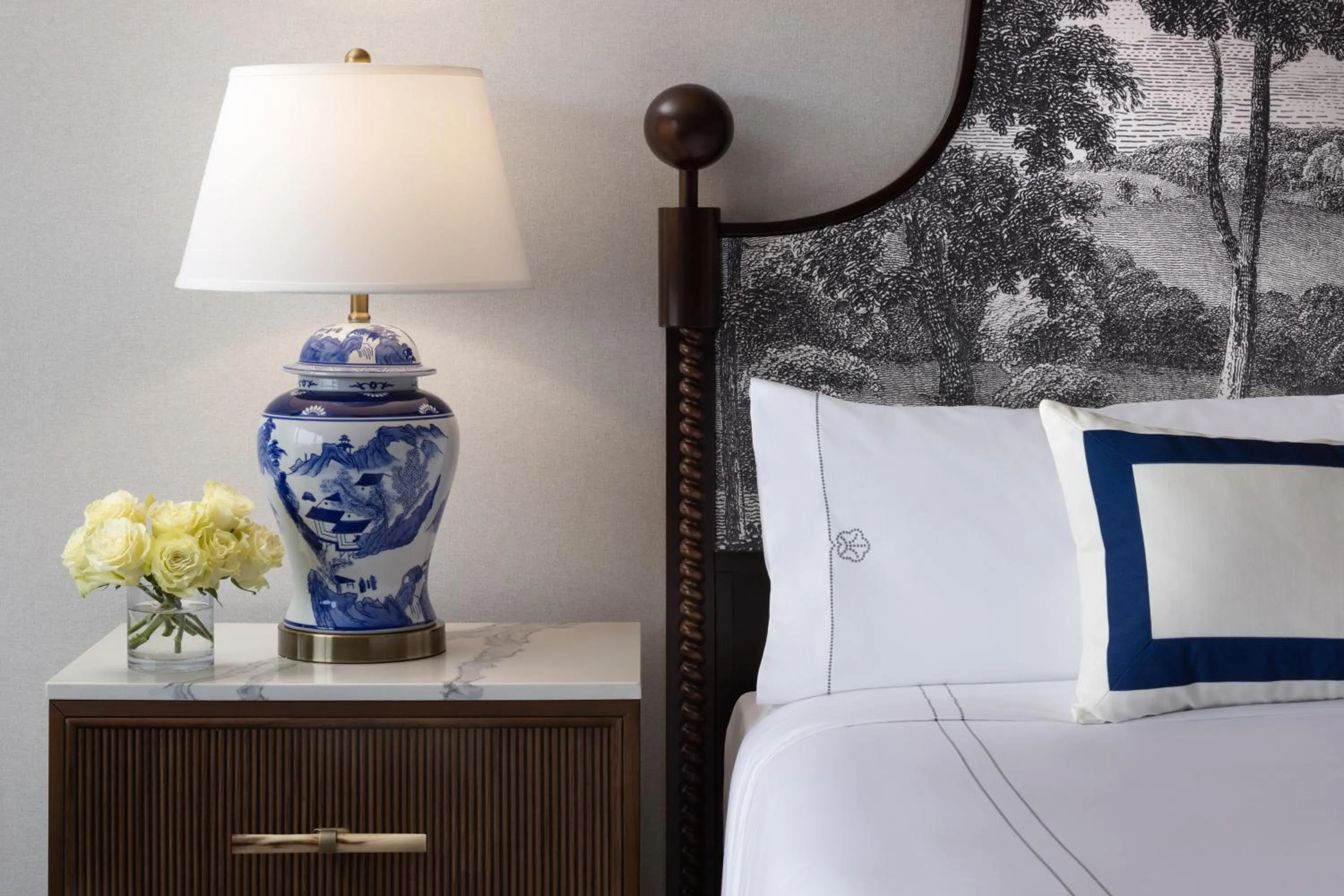 Bed in Omni Charlottesville Hotel