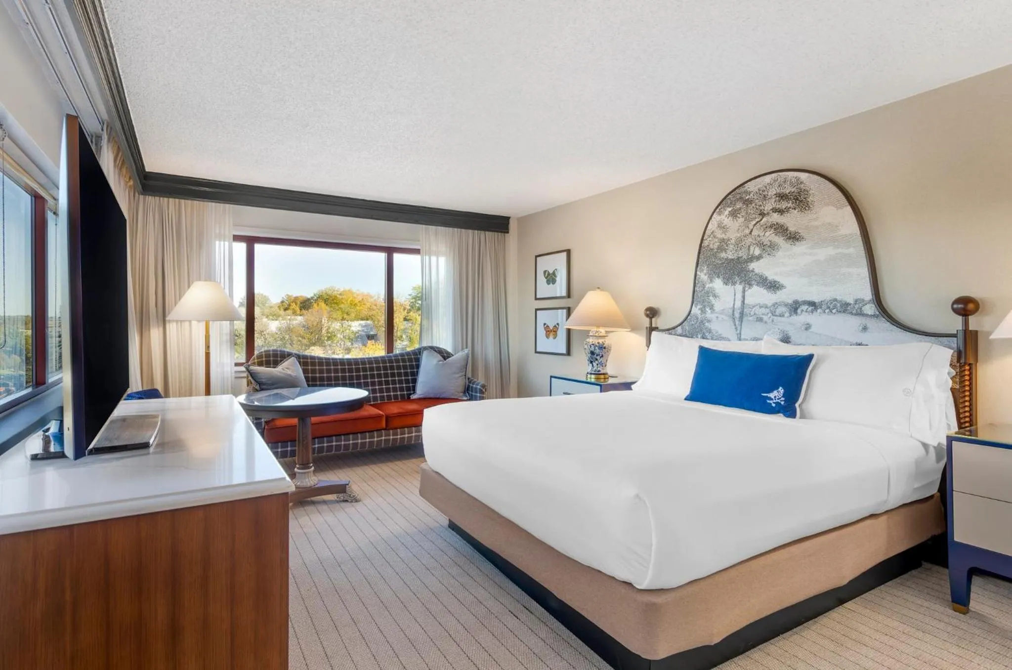 Bedroom, Bed in Omni Charlottesville Hotel