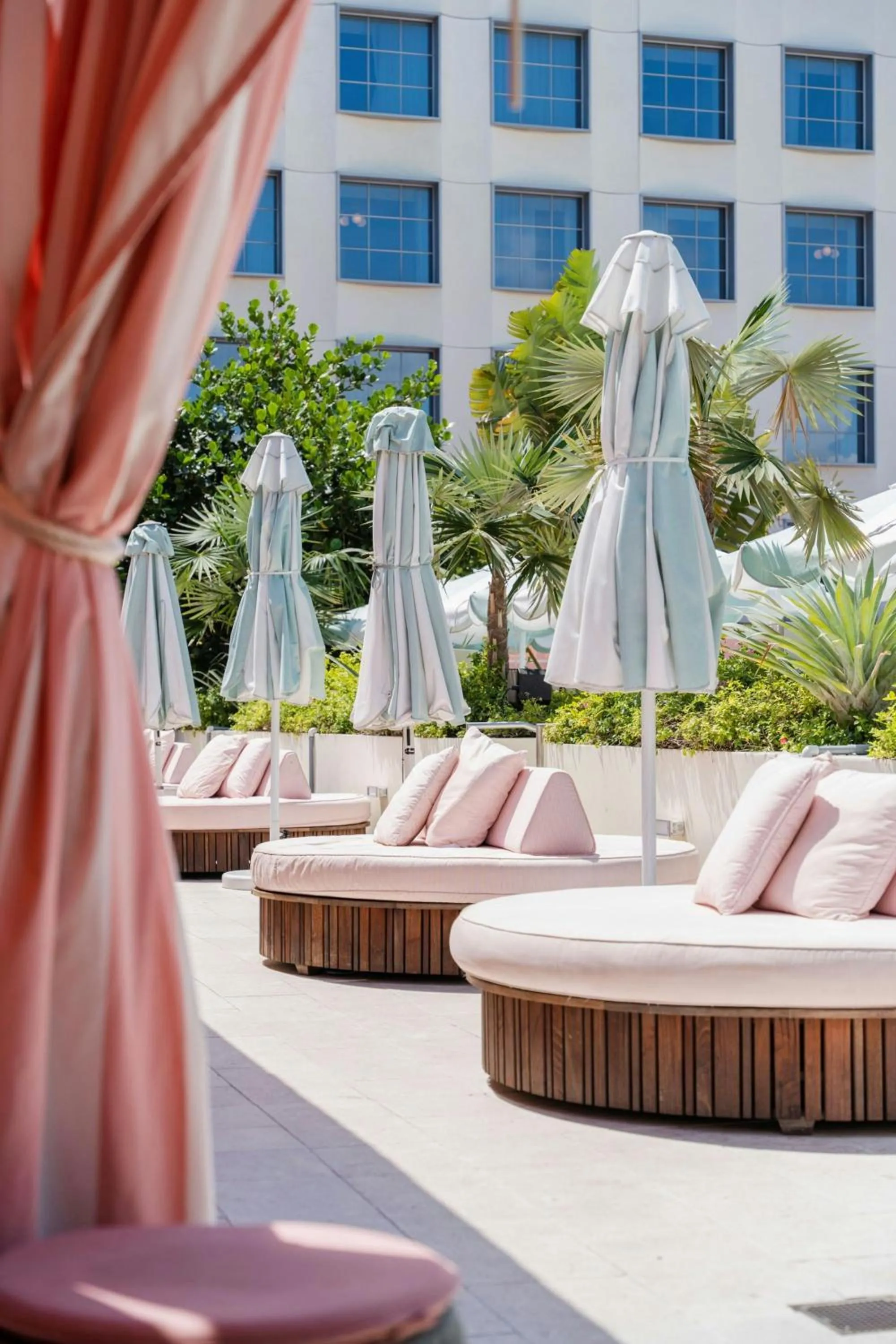 Swimming pool in The Goodtime Hotel, Miami Beach a Tribute Portfolio Hotel