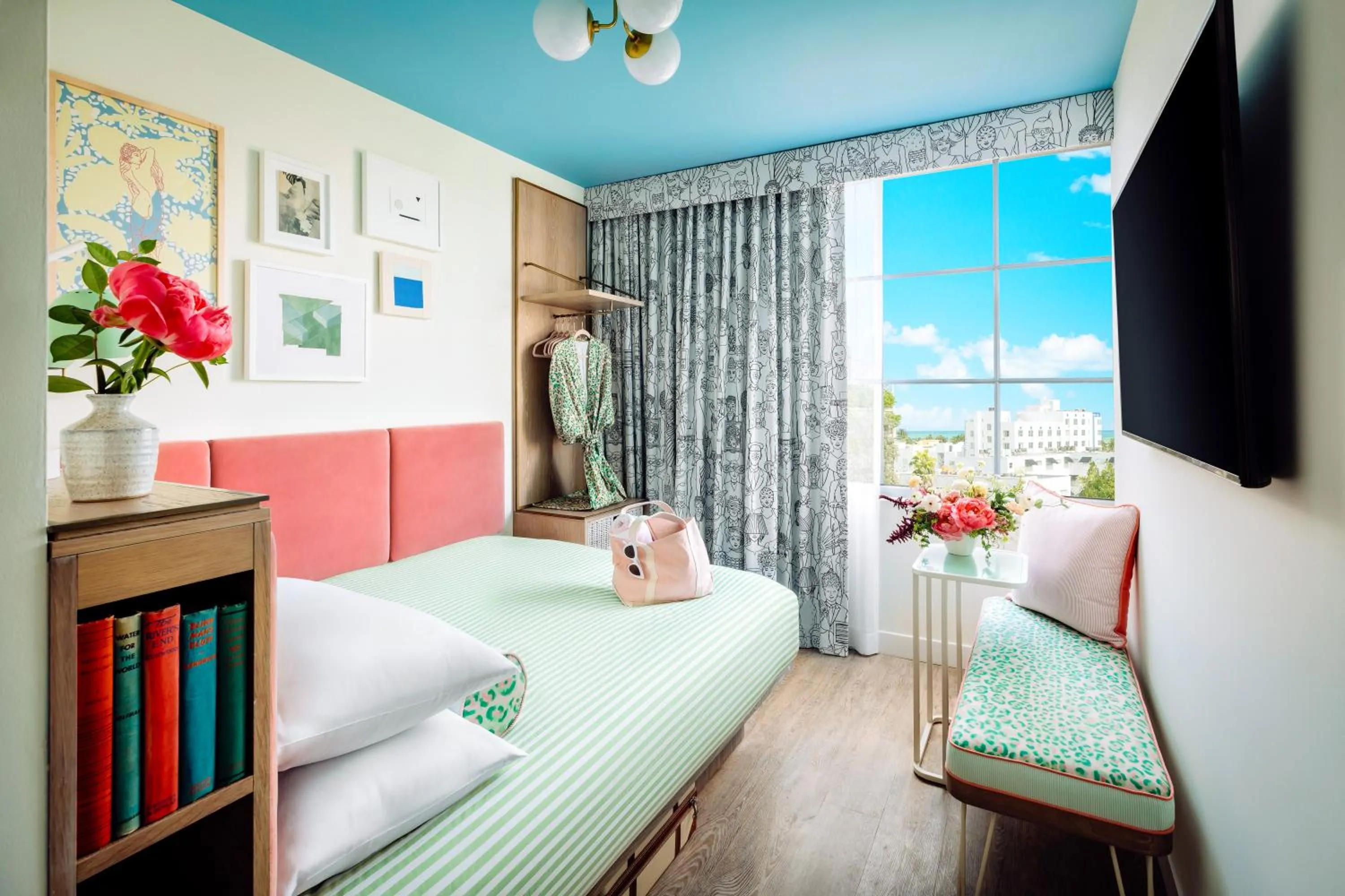 View (from property/room), Bed in The Goodtime Hotel, Miami Beach a Tribute Portfolio Hotel