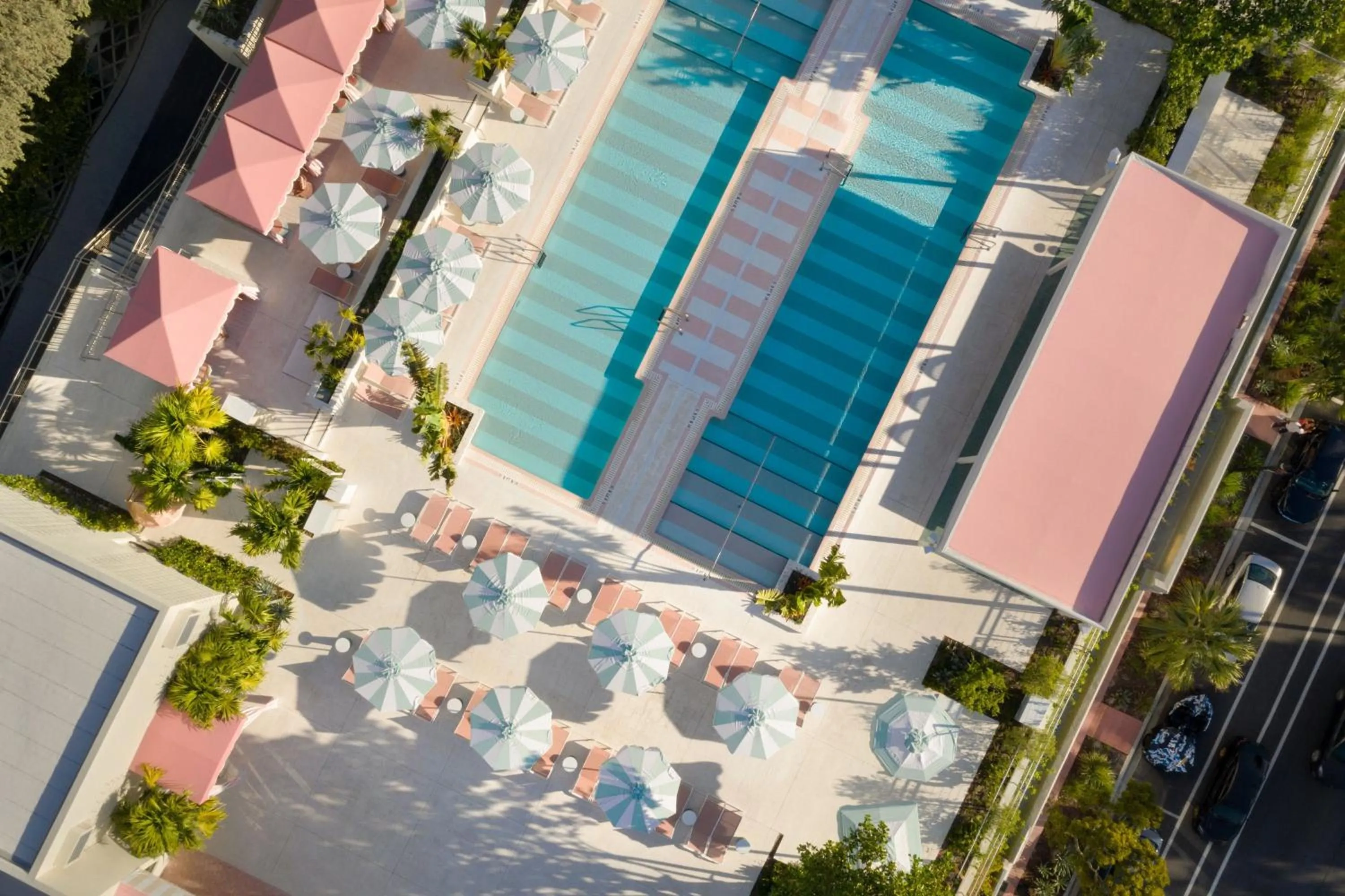Swimming pool in The Goodtime Hotel, Miami Beach a Tribute Portfolio Hotel
