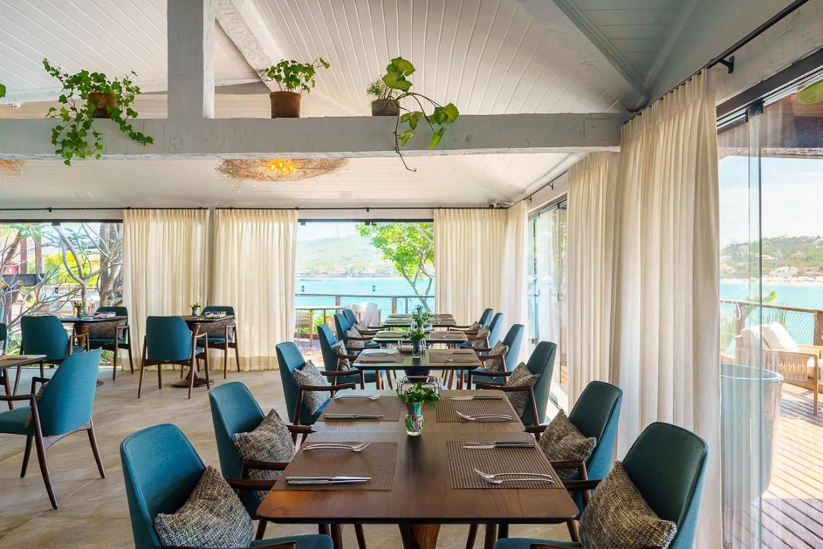 Restaurant/places to eat in Jubarte Hotel by Insólito