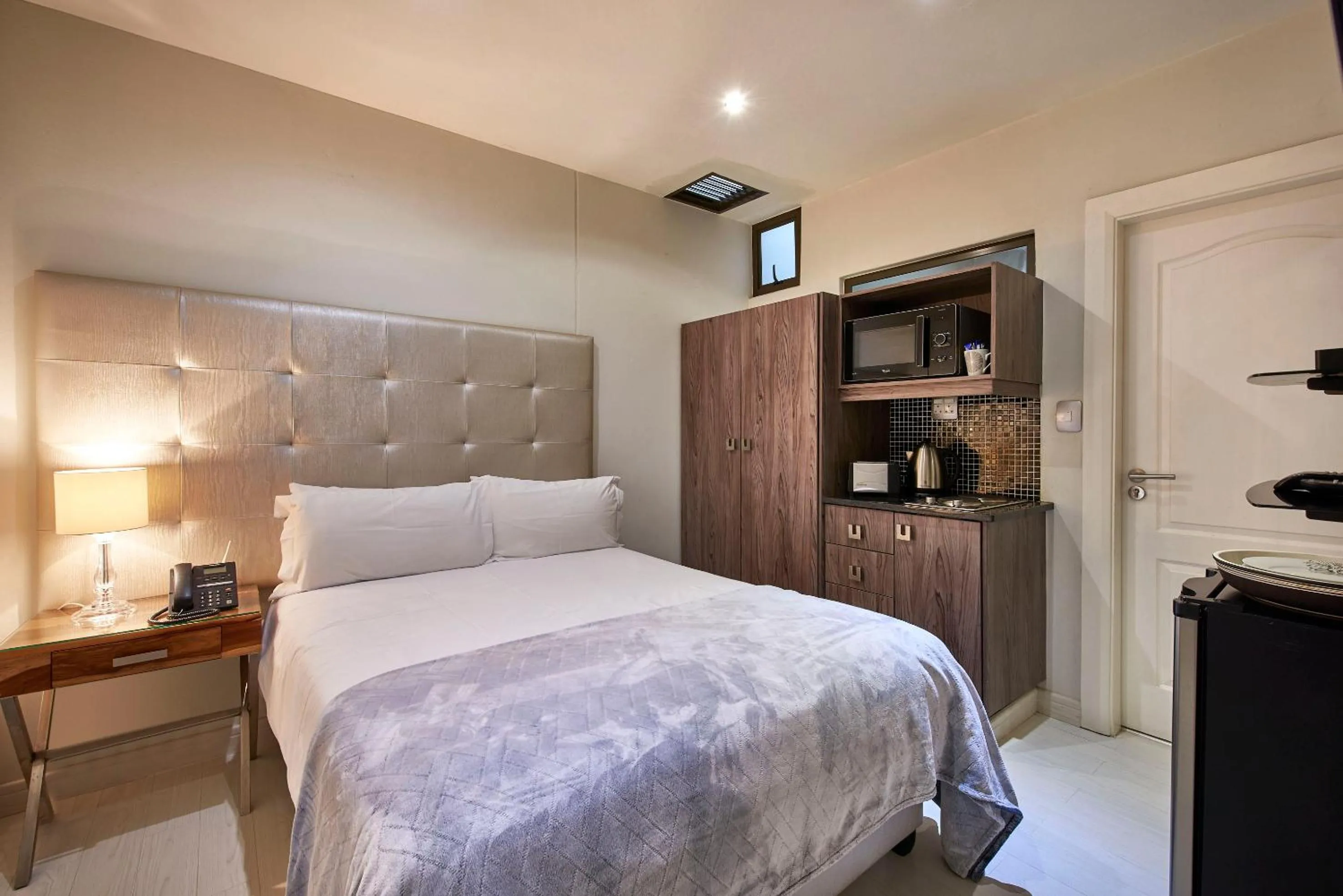 TV and multimedia, Bed in Dynasty Forest Sandown Self Catering Hotel