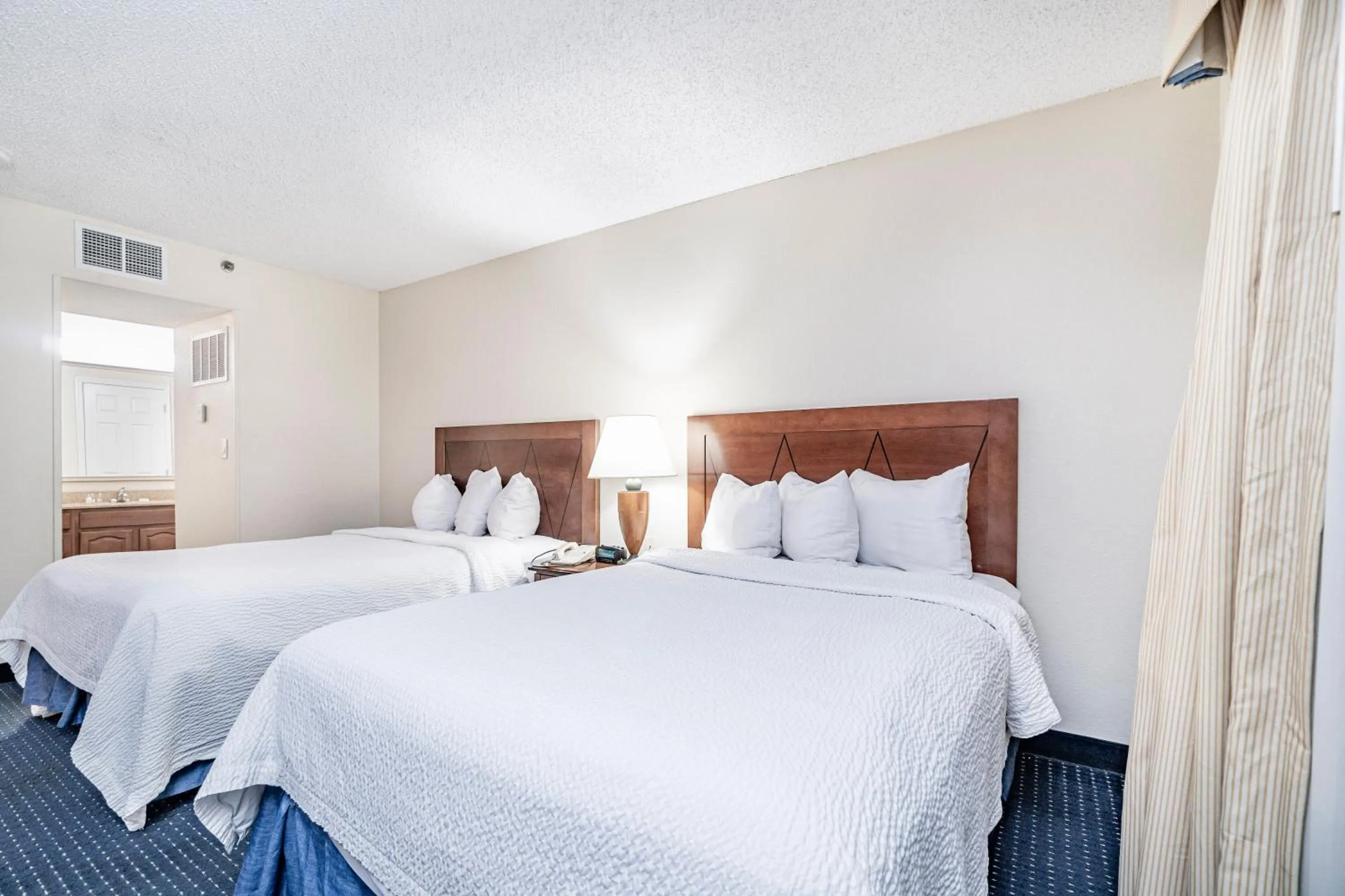 Bedroom, Bed in Doral Inn & Suites Miami Airport West