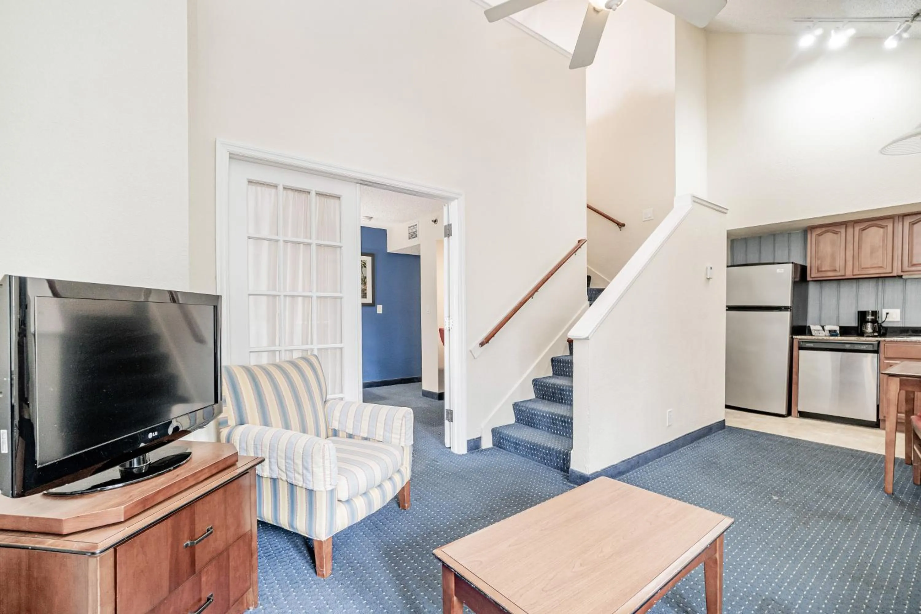 TV and multimedia in Doral Inn & Suites Miami Airport West