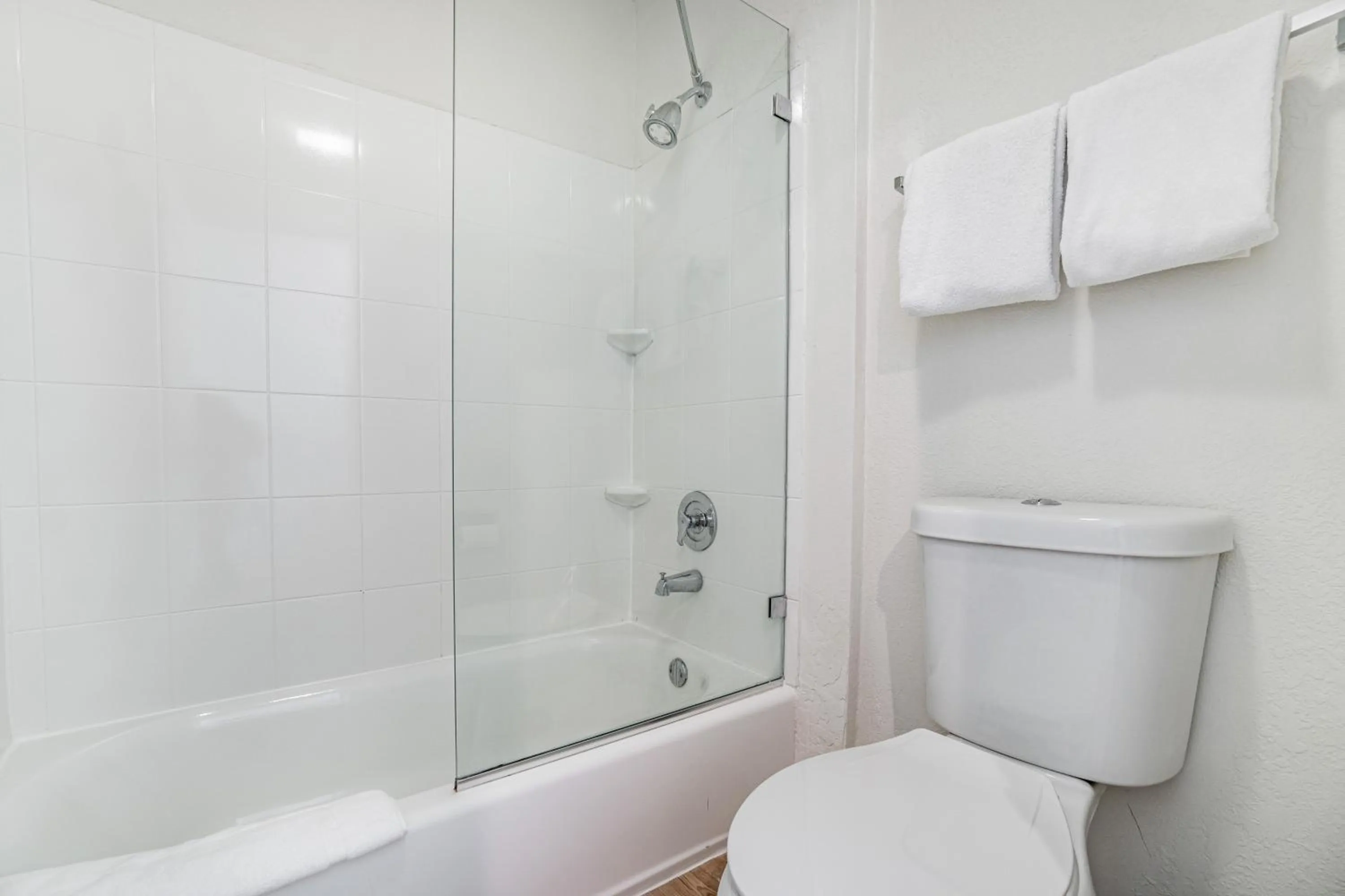 Bathroom in Doral Inn & Suites Miami Airport West