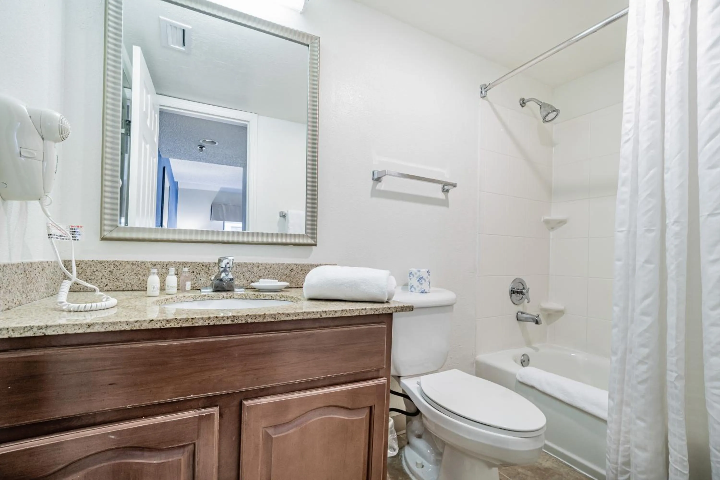 Bathroom in Doral Inn & Suites Miami Airport West