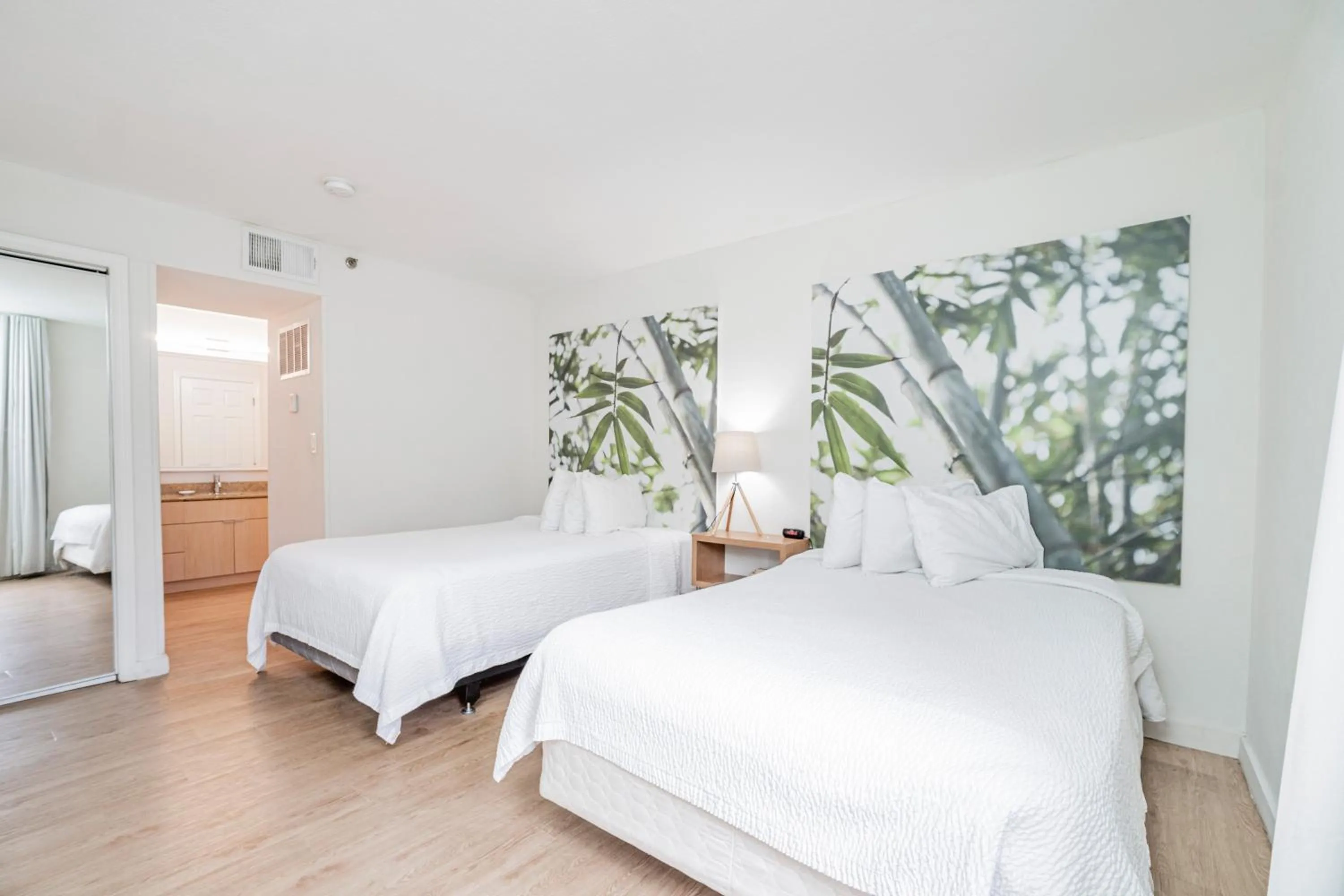 Bedroom, Bed in Doral Inn & Suites Miami Airport West