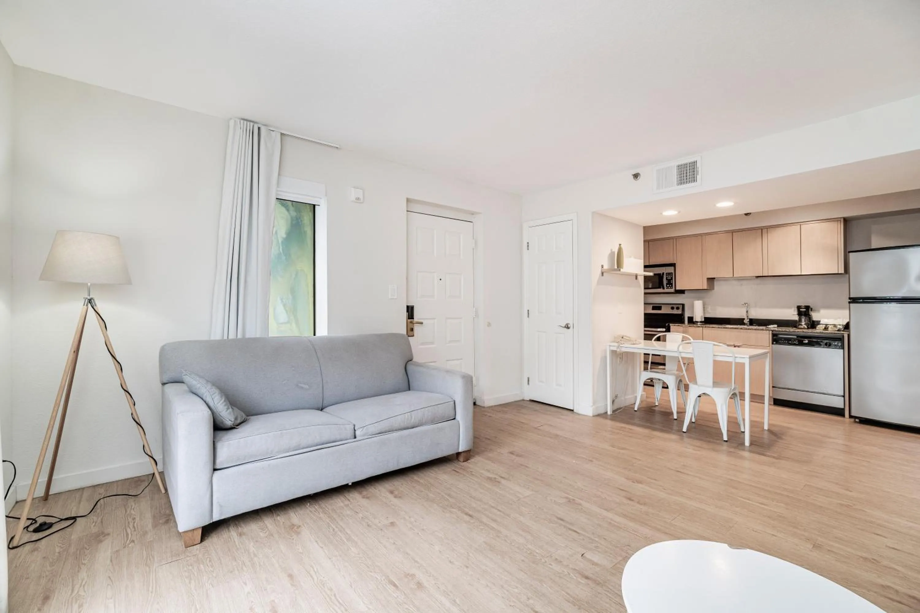 Kitchen or kitchenette in Doral Inn & Suites Miami Airport West