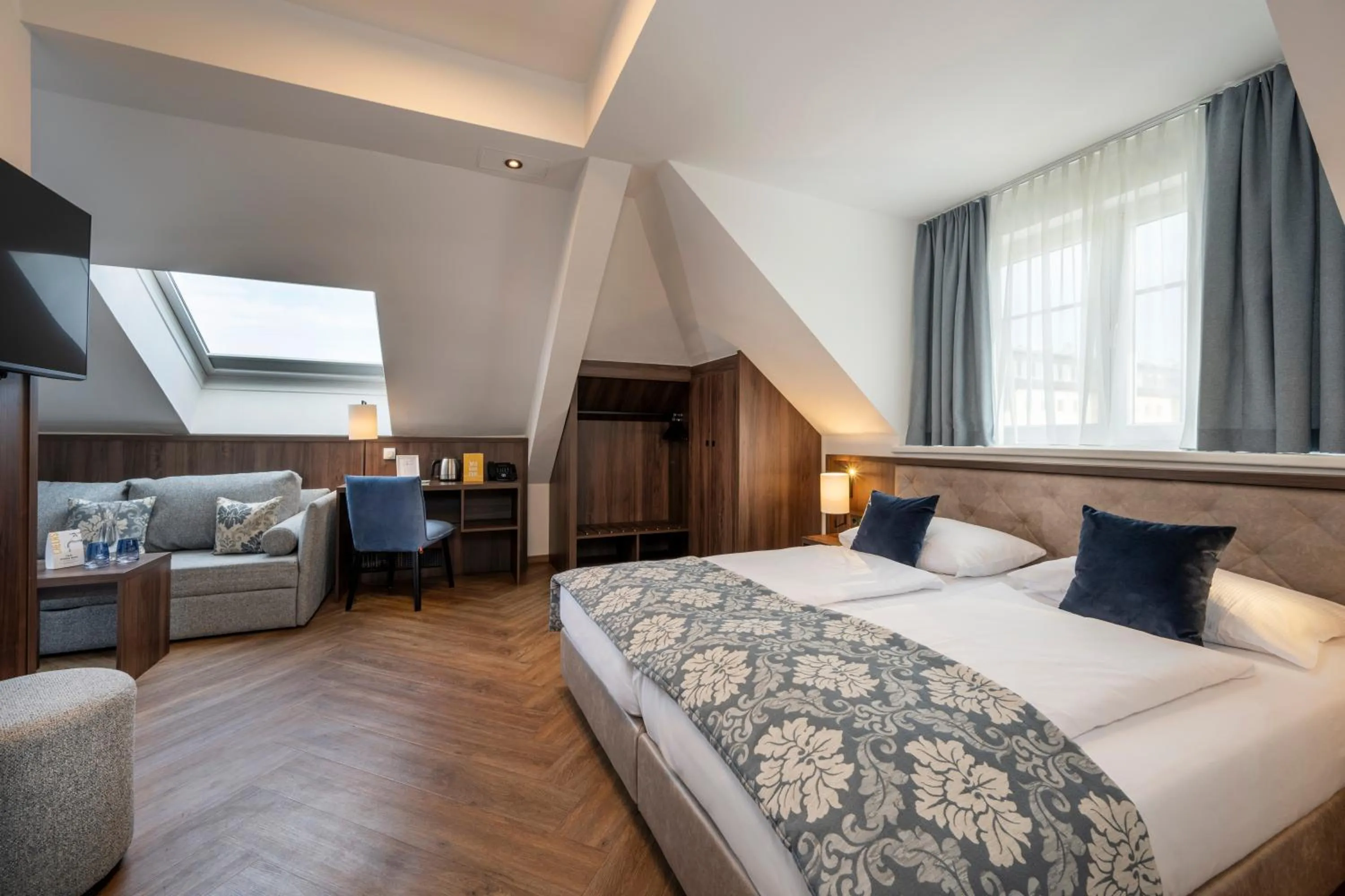 Photo of the whole room, Bed in Salzburg Hotel Lilienhof