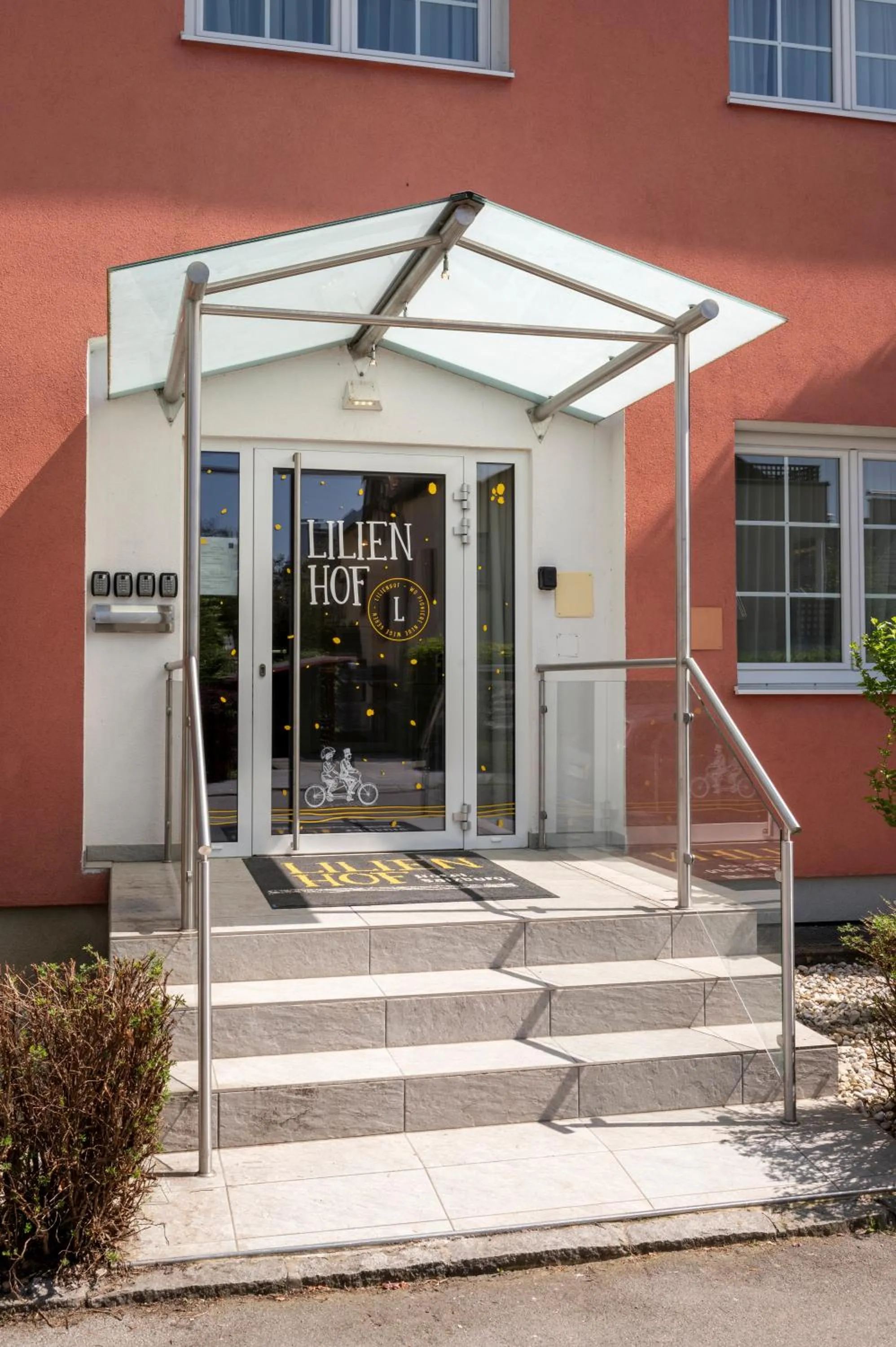 Facade/entrance in Salzburg Hotel Lilienhof